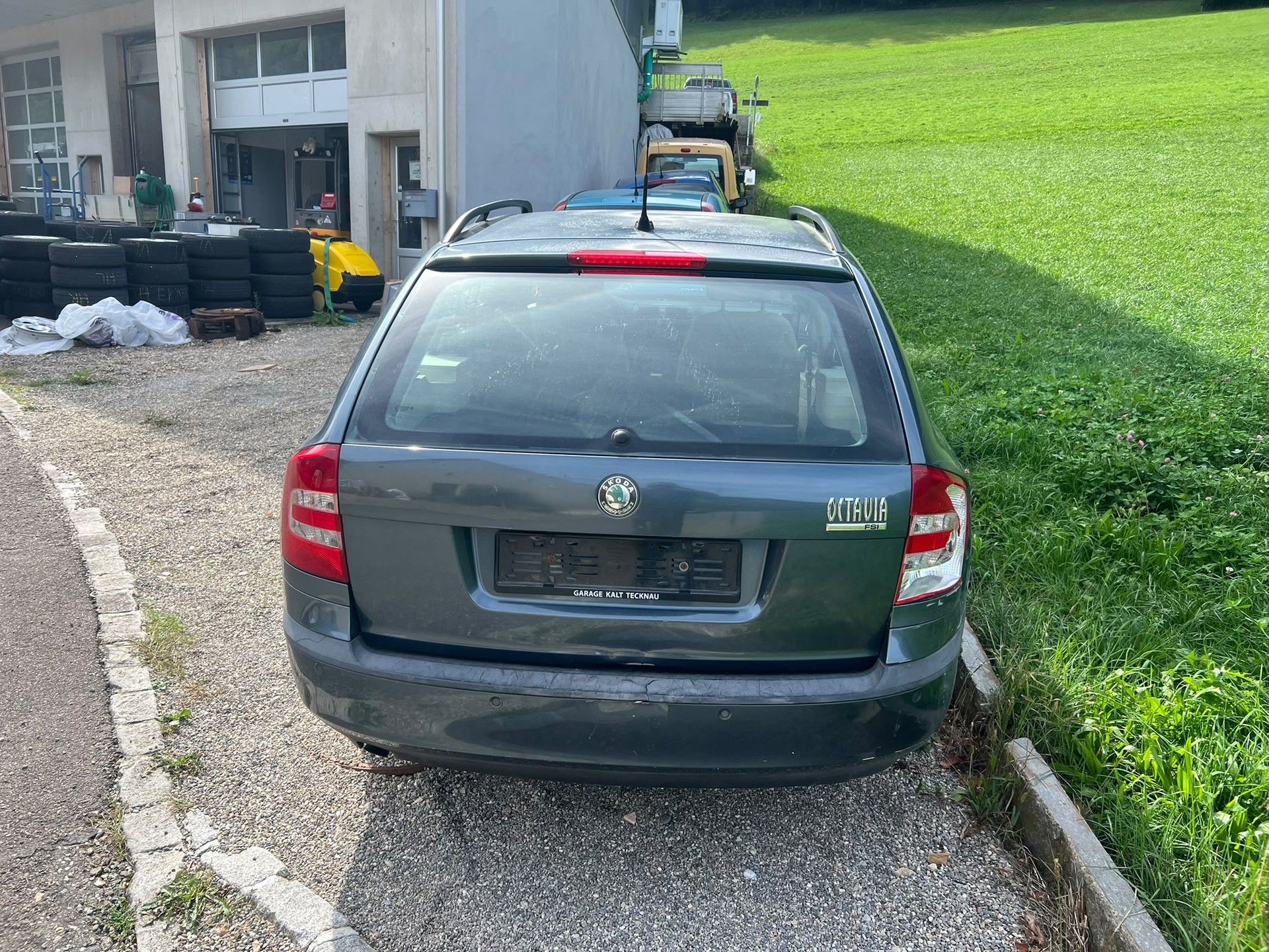 SKODA Octavia 1.6 FSI Ambiente-image-3