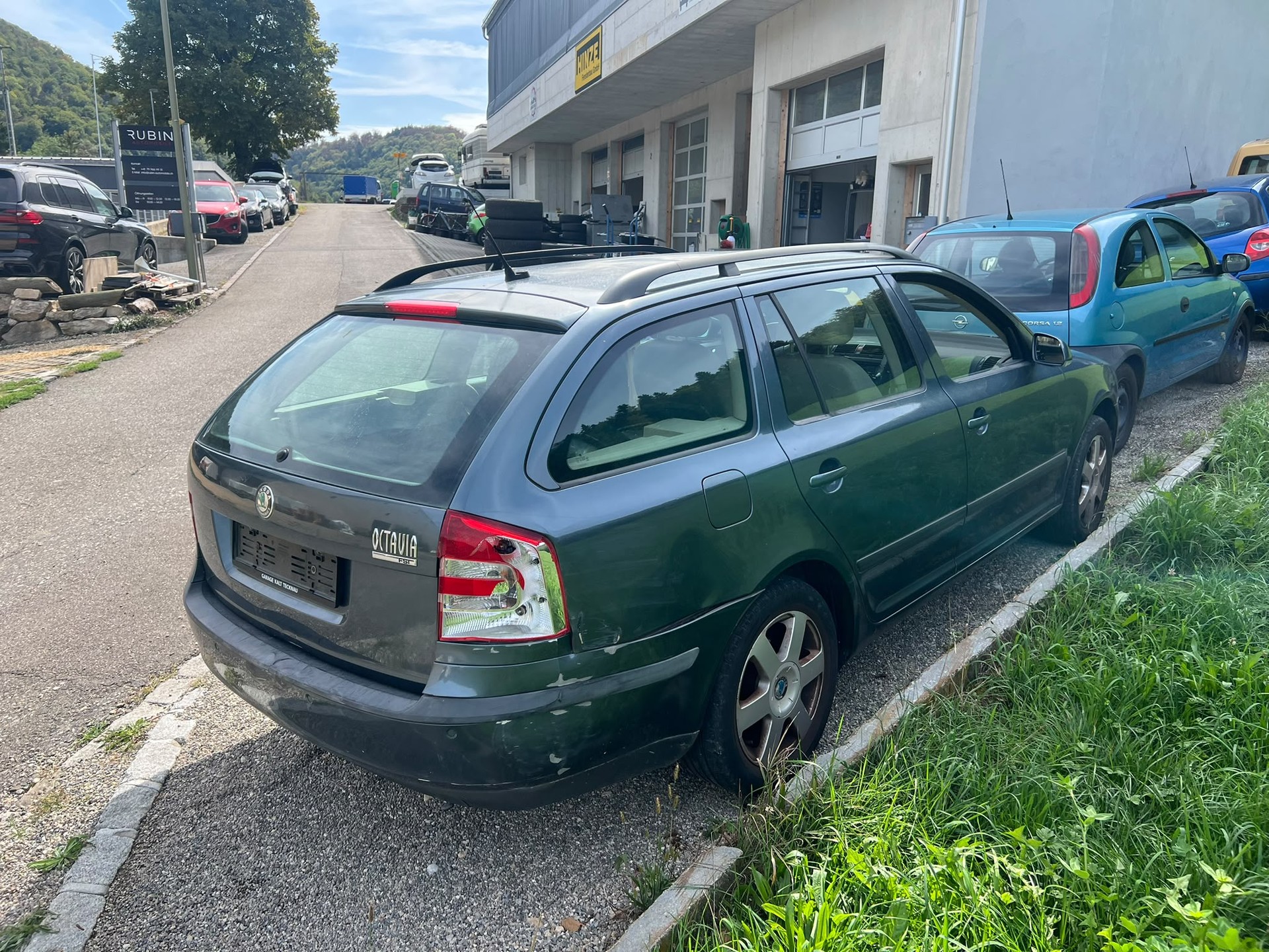 SKODA Octavia 1.6 FSI Ambiente-image-4