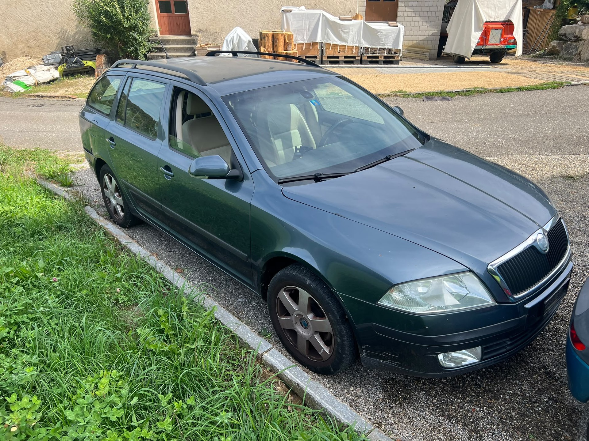 SKODA Octavia 1.6 FSI Ambiente-image-6