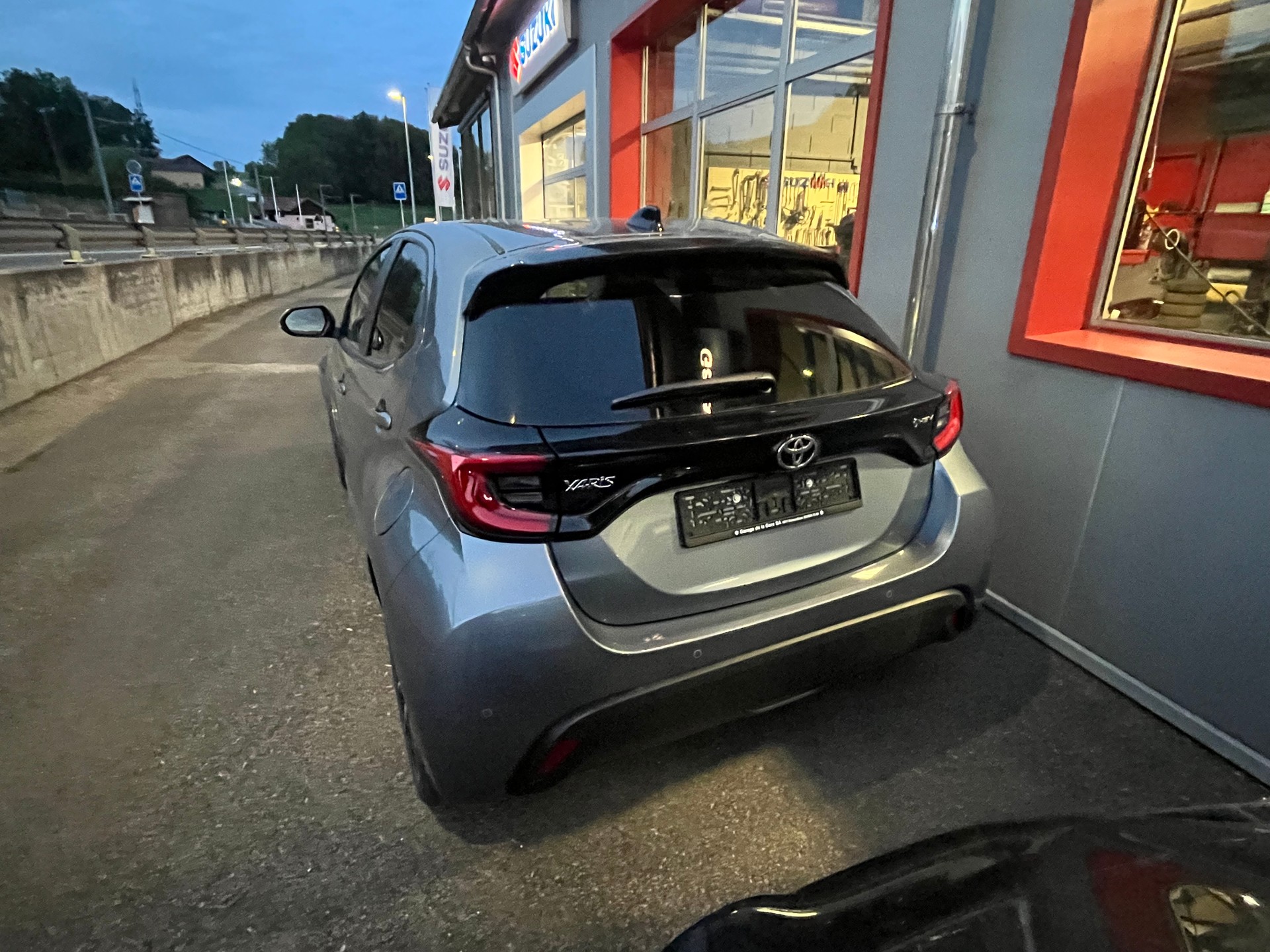TOYOTA Yaris 1.5 Trend e-CVT-image-2