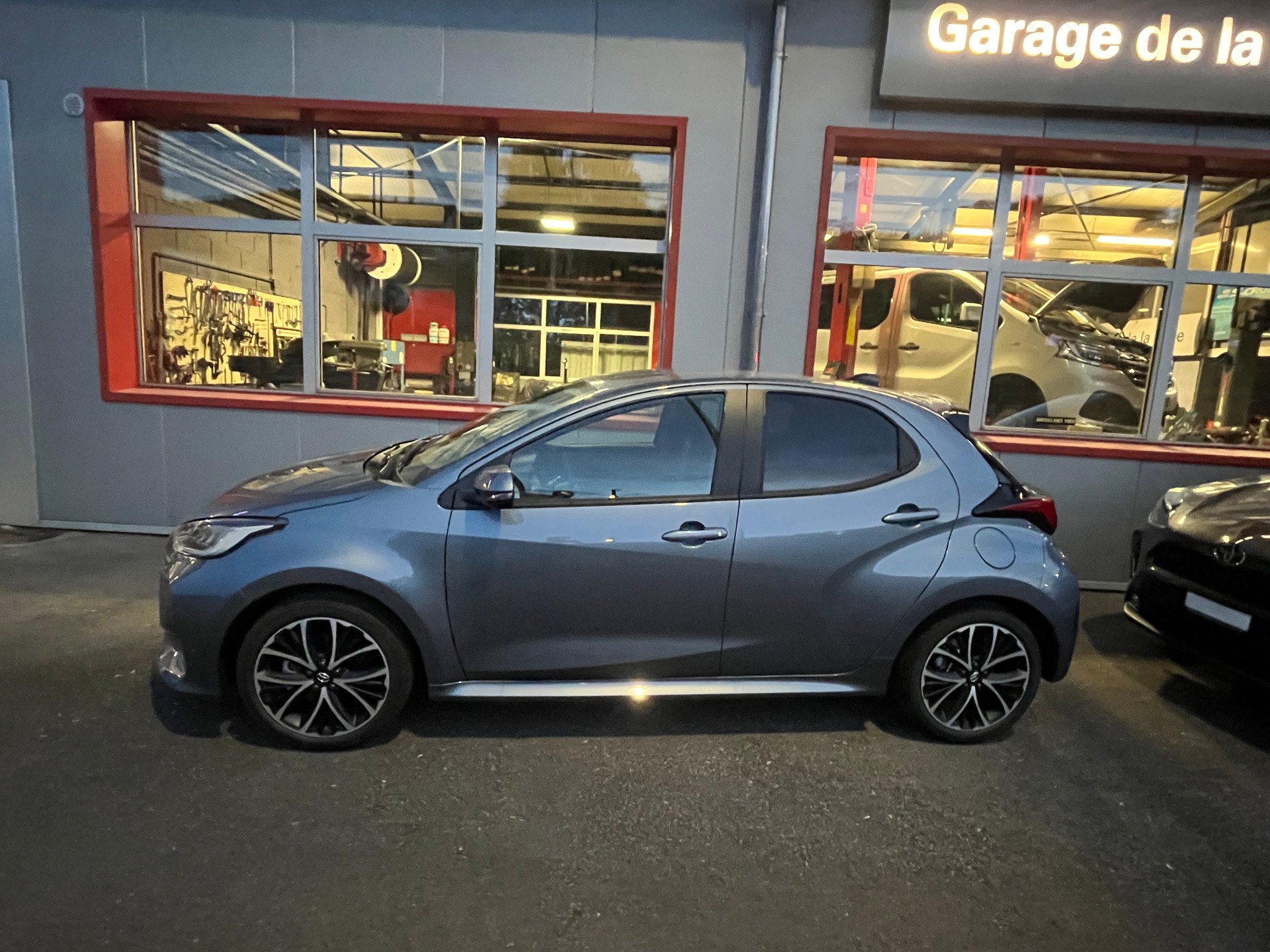 TOYOTA Yaris 1.5 Trend e-CVT-image-1