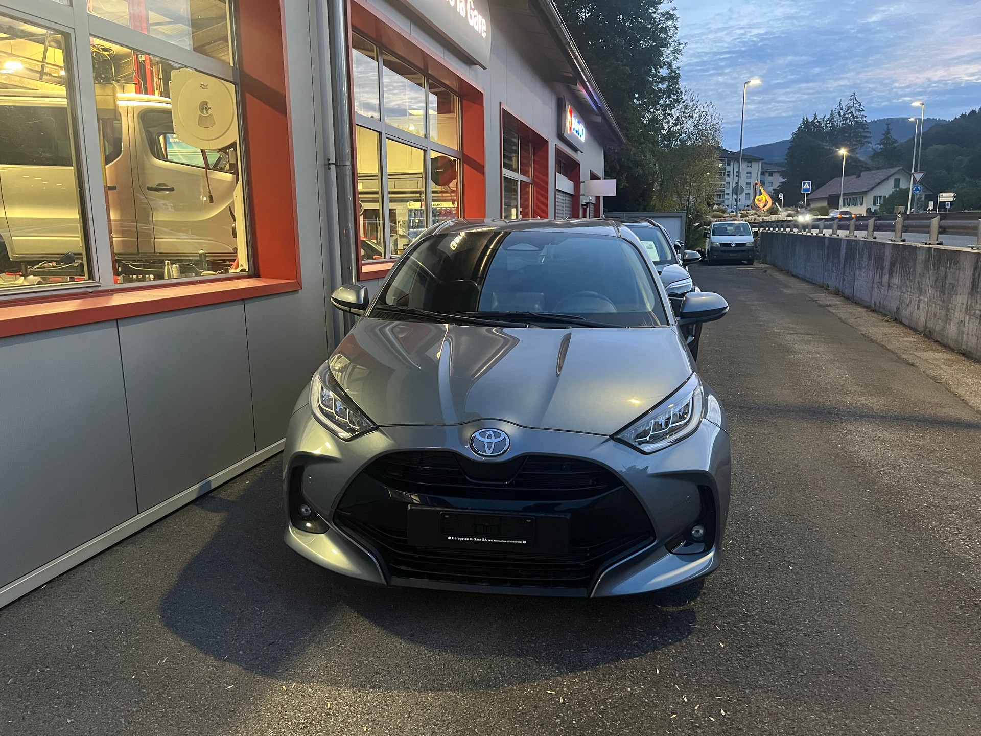 TOYOTA Yaris 1.5 Trend e-CVT-image-0
