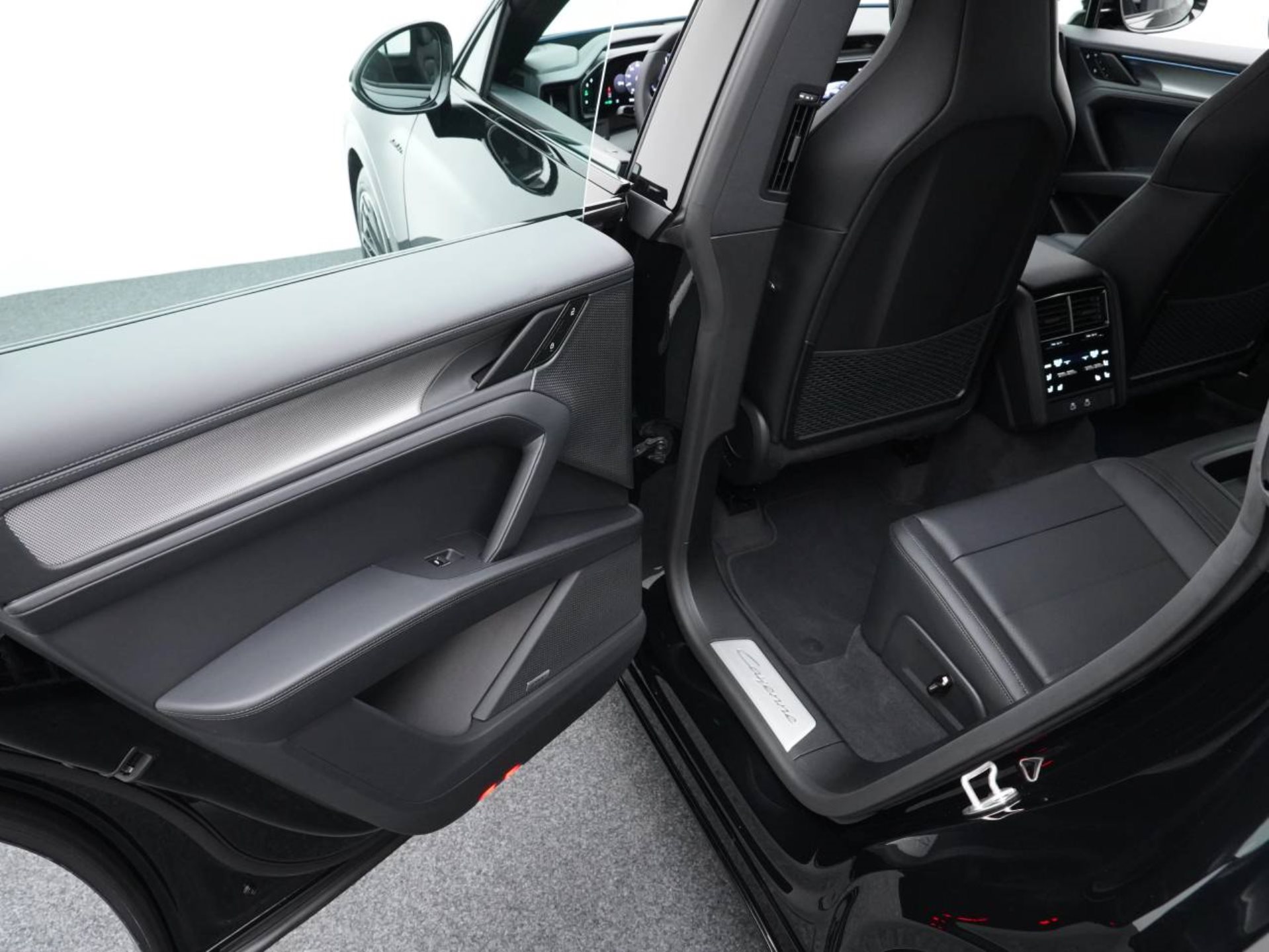 PORSCHE Cayenne S Coupé Electric-image-26