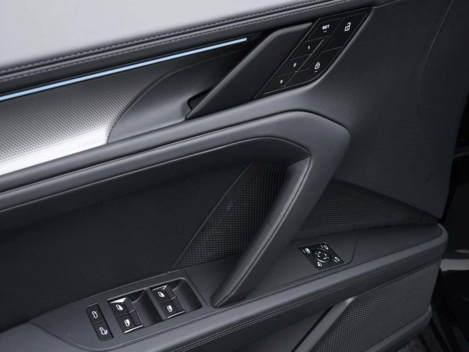 PORSCHE Cayenne S Coupé Electric-image-21