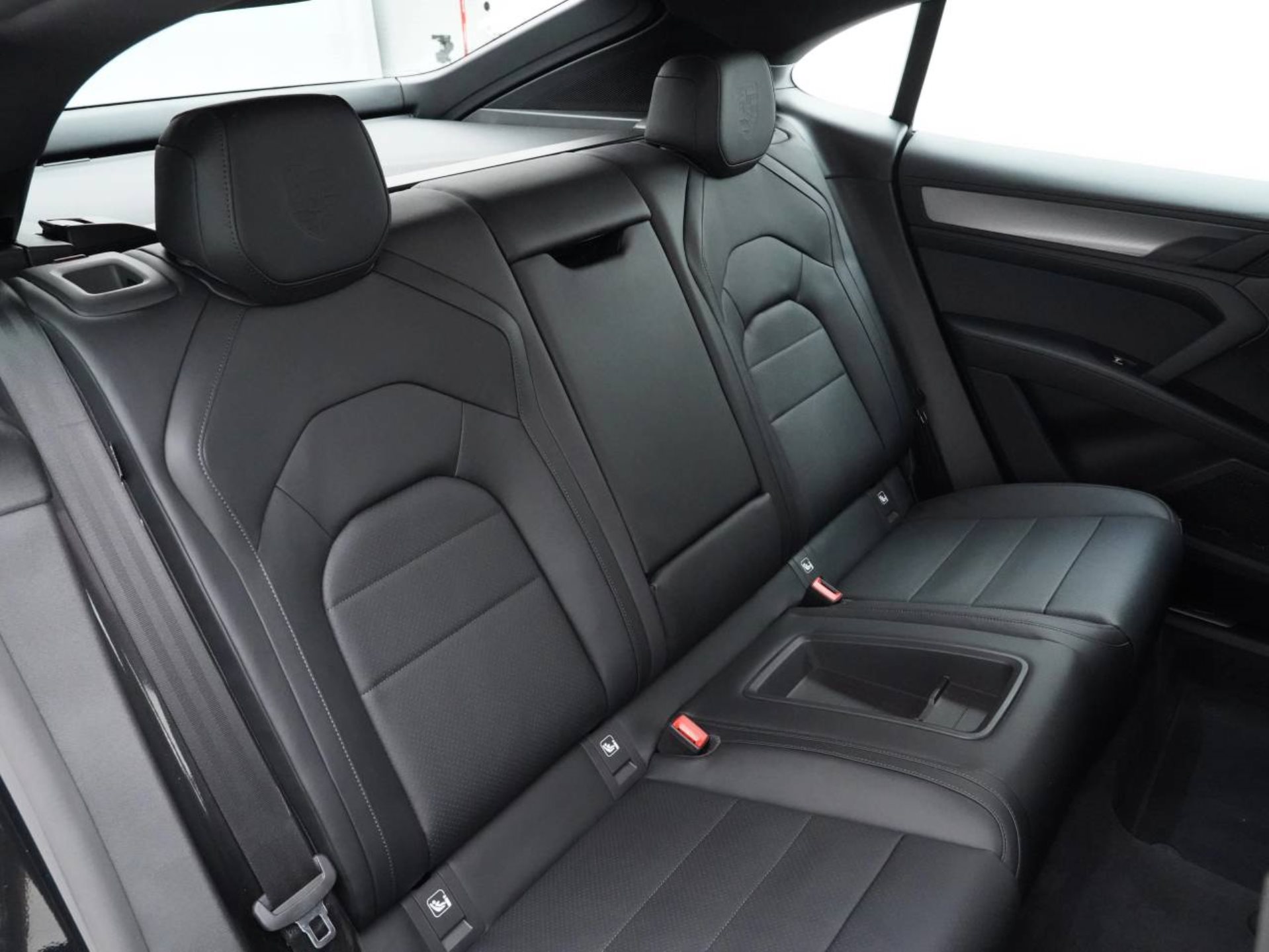 PORSCHE Cayenne S Coupé Electric-image-29