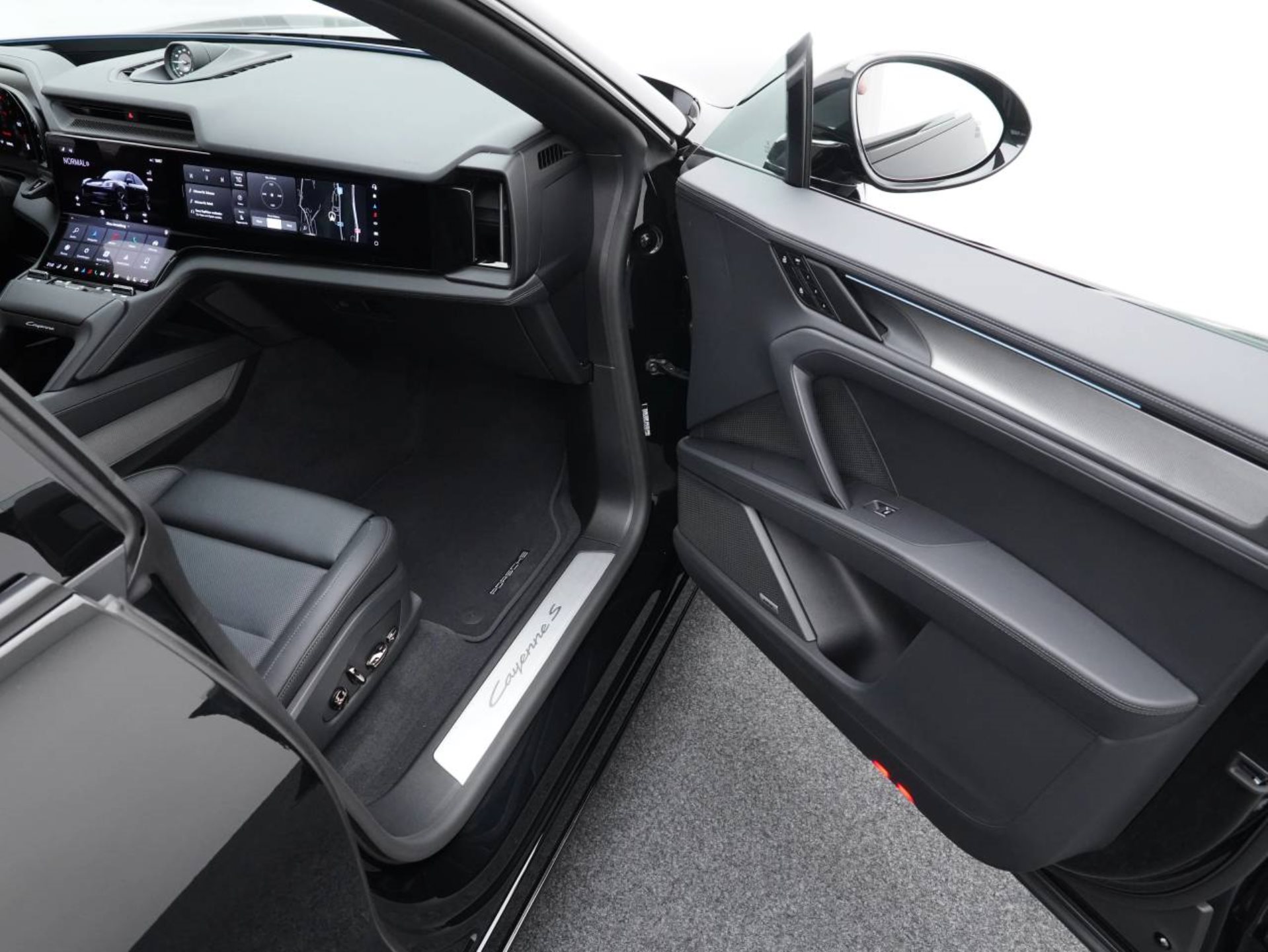 PORSCHE Cayenne S Coupé Electric-image-22