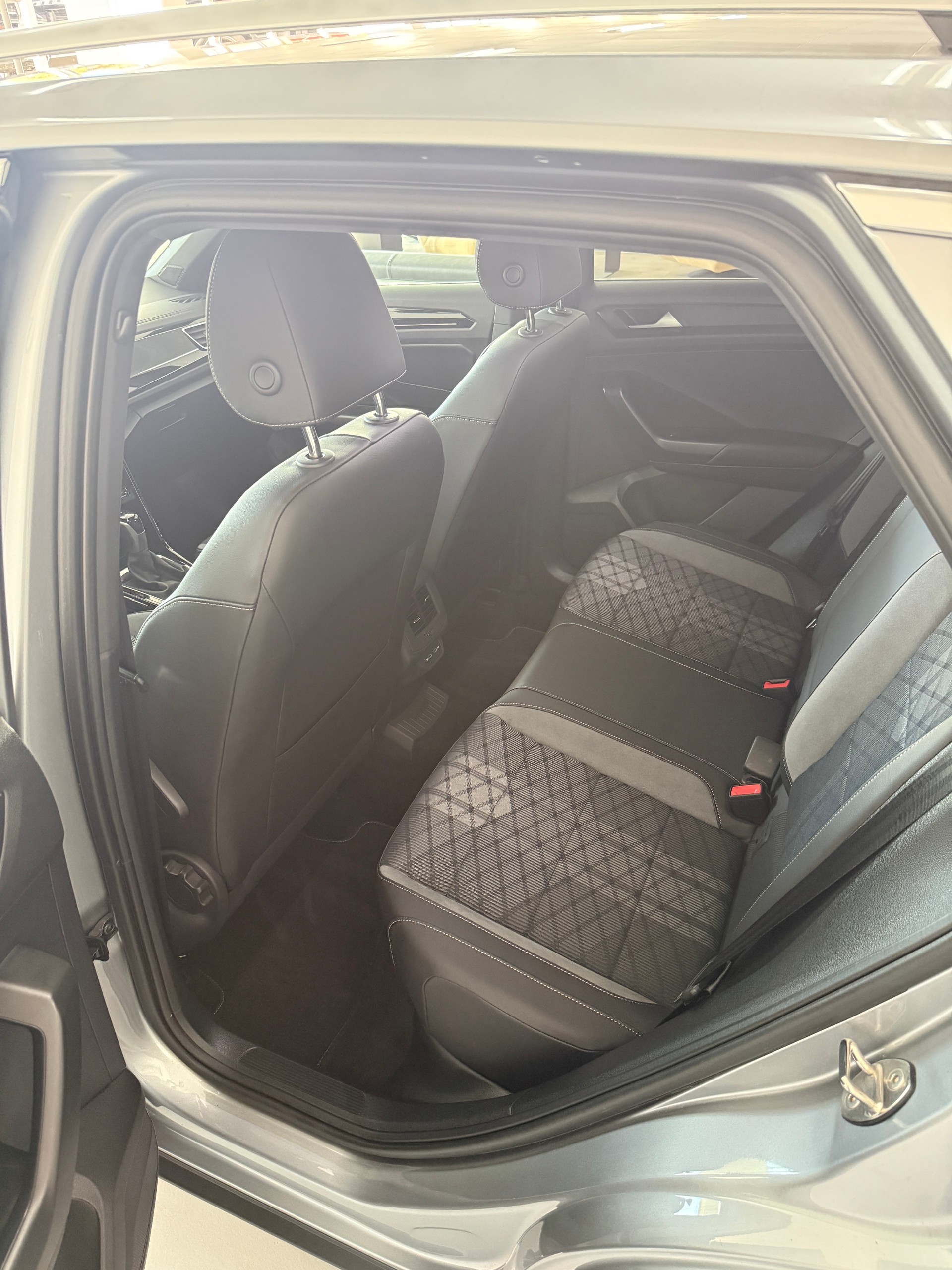 VW T-Roc 1.5 TSI EVO R-Line DSG-image-10