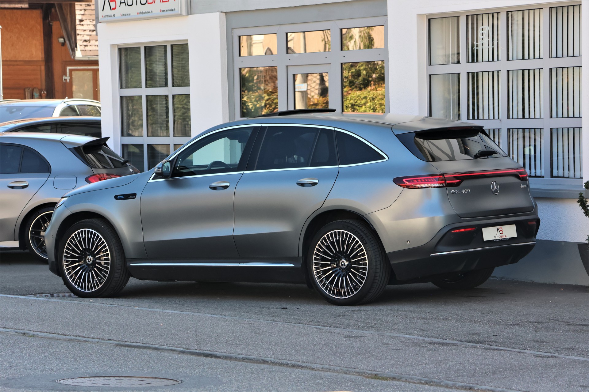 MERCEDES-BENZ EQC 400 AMG Line 4Matic (CH) *Designo Magno*-image-4