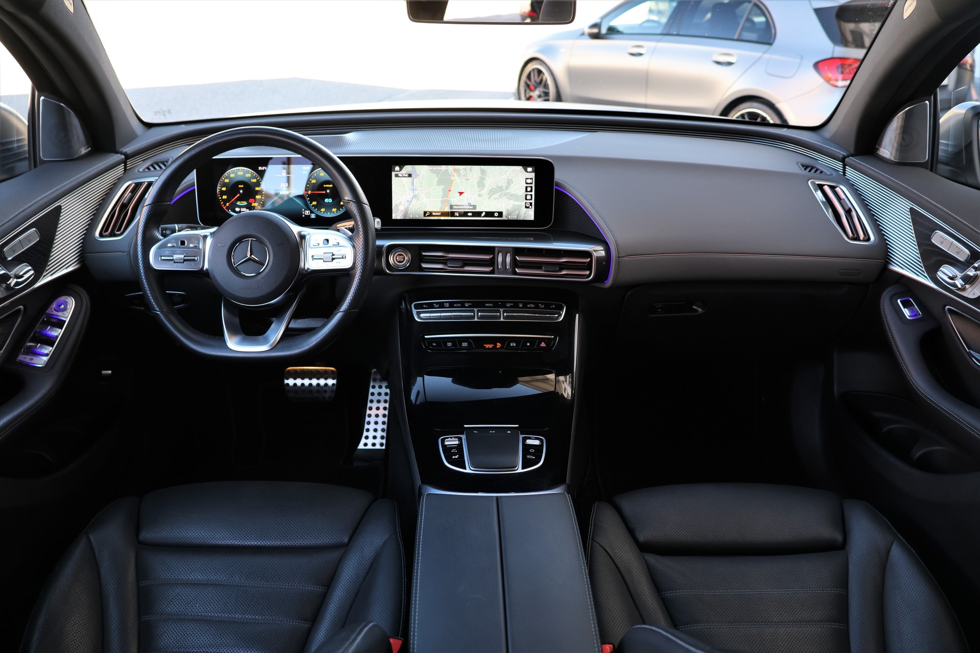 MERCEDES-BENZ EQC 400 AMG Line 4Matic (CH) *Designo Magno*-image-17