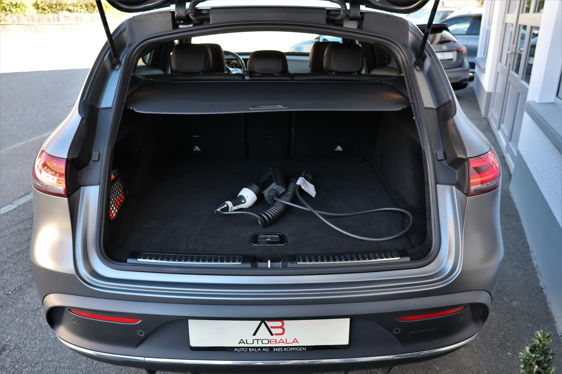 MERCEDES-BENZ EQC 400 AMG Line 4Matic (CH) *Designo Magno*-image-19