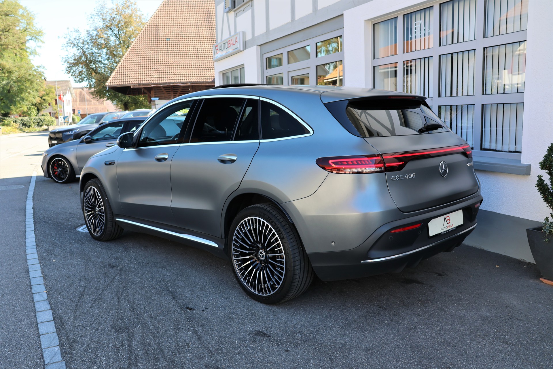 MERCEDES-BENZ EQC 400 AMG Line 4Matic (CH) *Designo Magno*-image-7