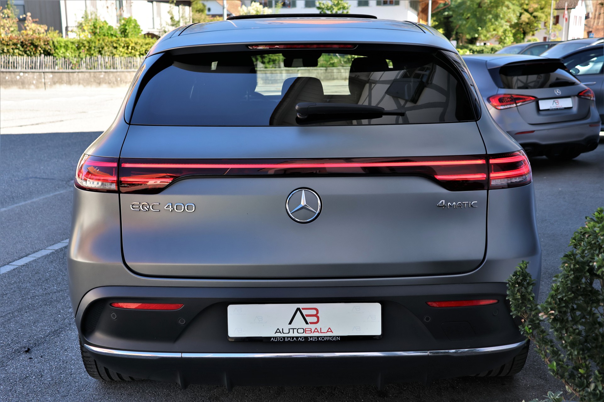 MERCEDES-BENZ EQC 400 AMG Line 4Matic (CH) *Designo Magno*-image-6