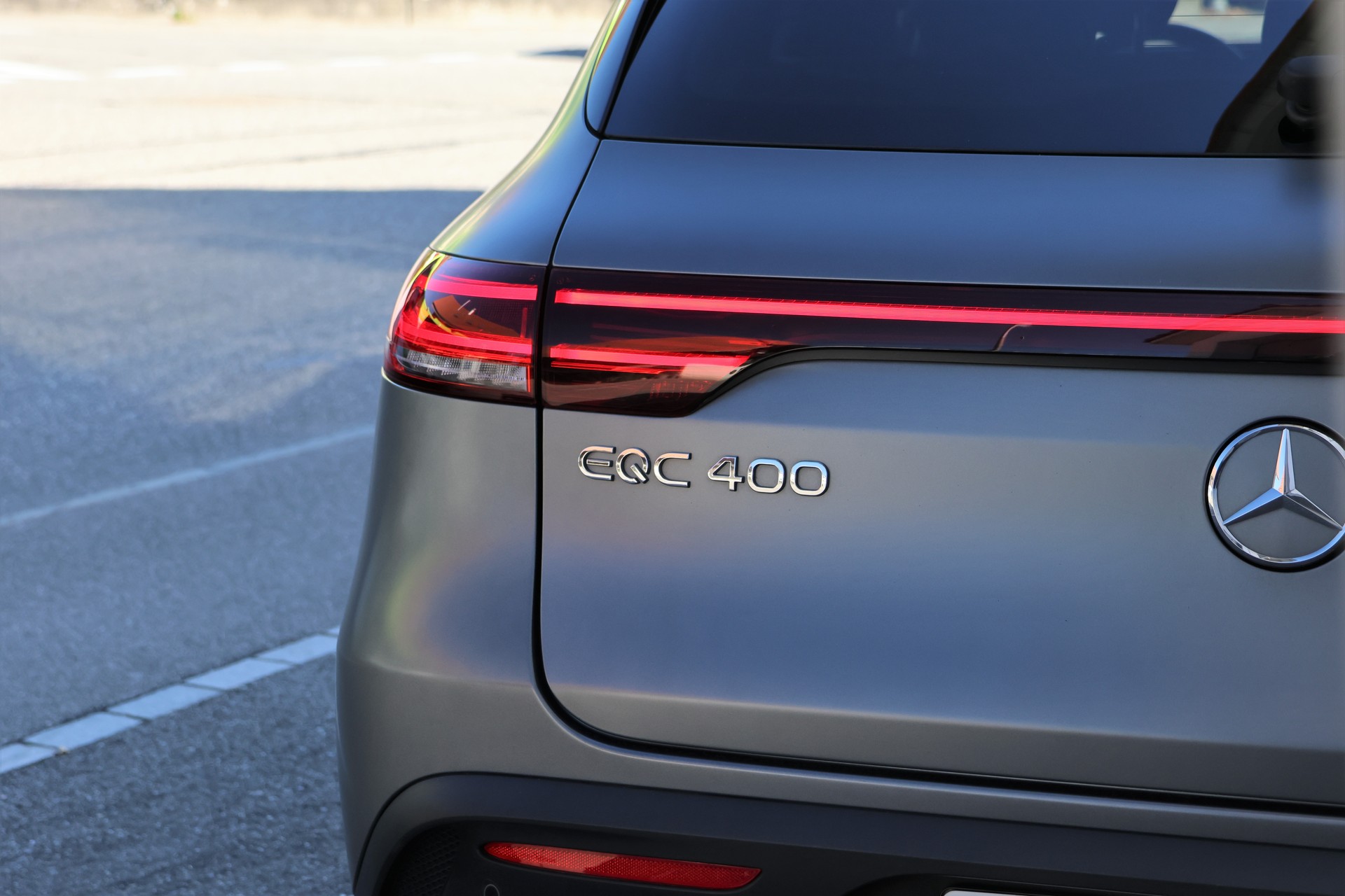 MERCEDES-BENZ EQC 400 AMG Line 4Matic (CH) *Designo Magno*-image-5