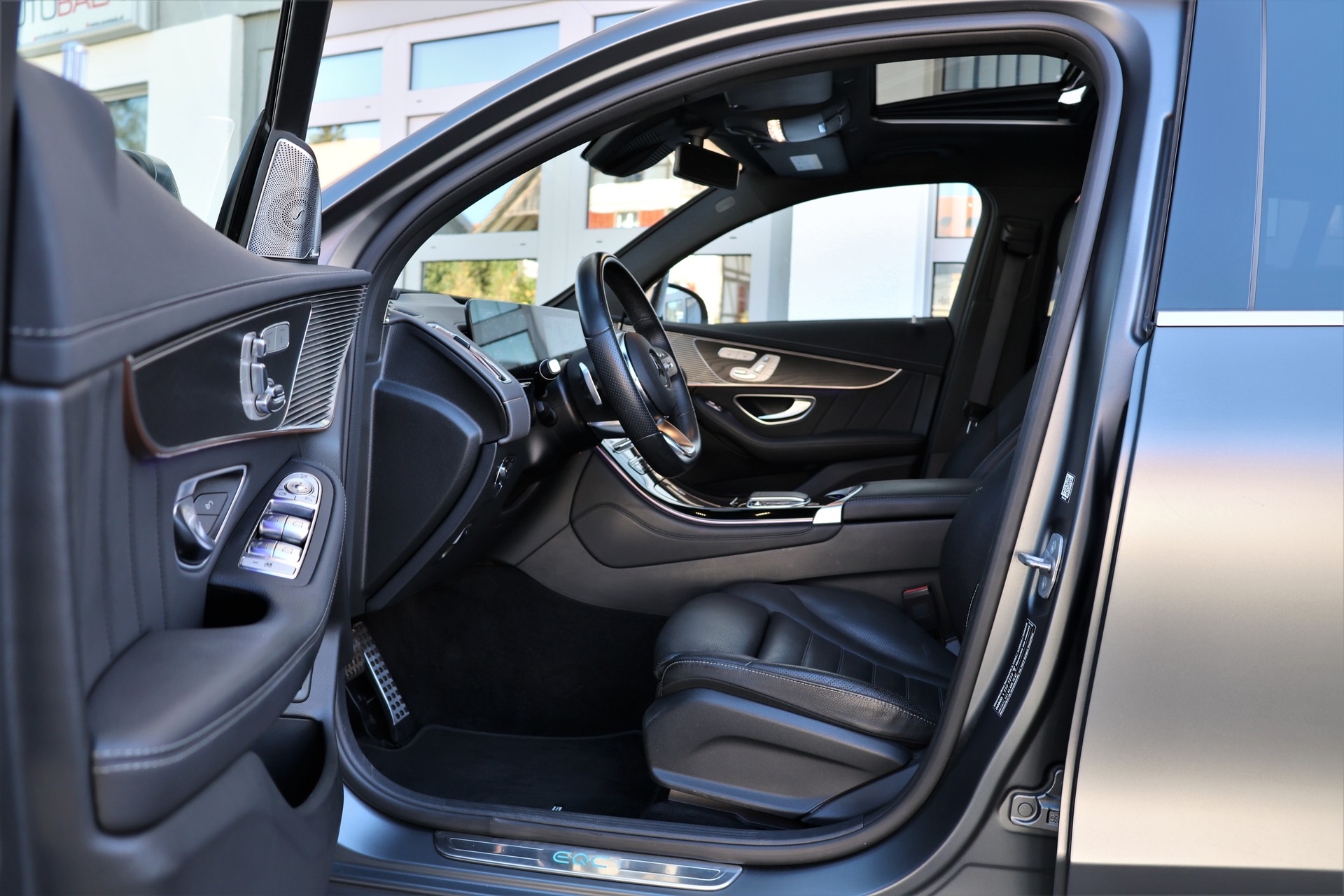 MERCEDES-BENZ EQC 400 AMG Line 4Matic (CH) *Designo Magno*-image-9