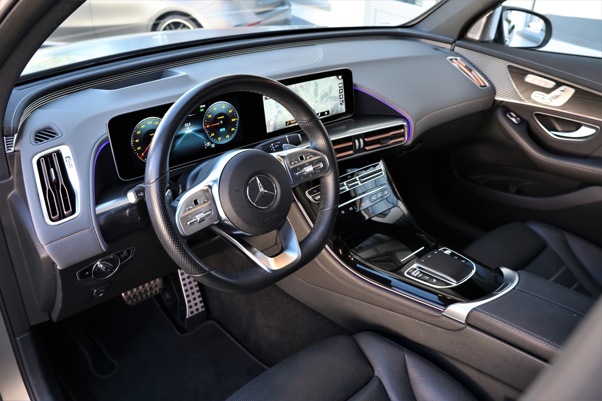 MERCEDES-BENZ EQC 400 AMG Line 4Matic (CH) *Designo Magno*-image-10