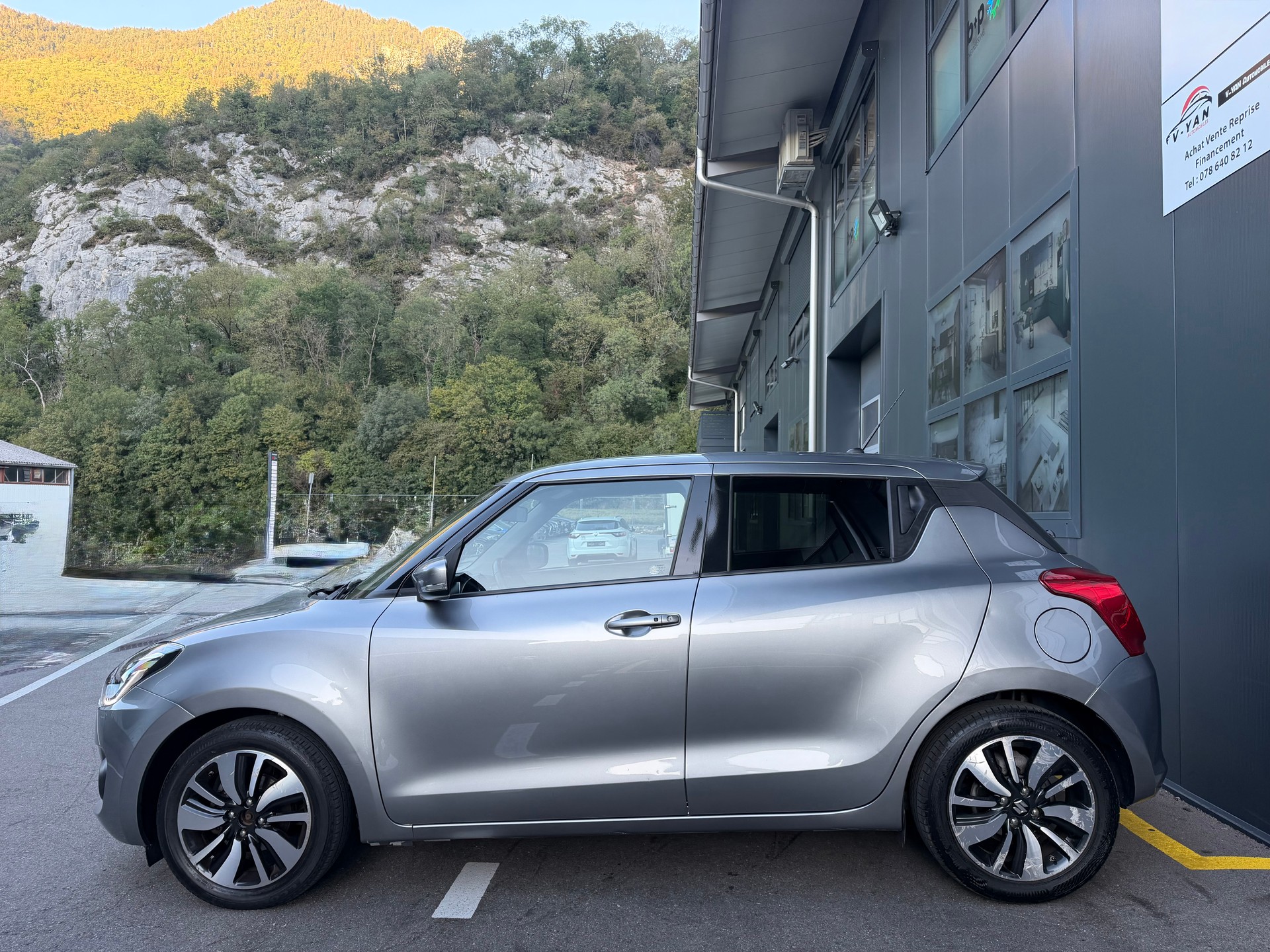 SUZUKI Swift 1.0 12V Compact Top Automatic-image-2