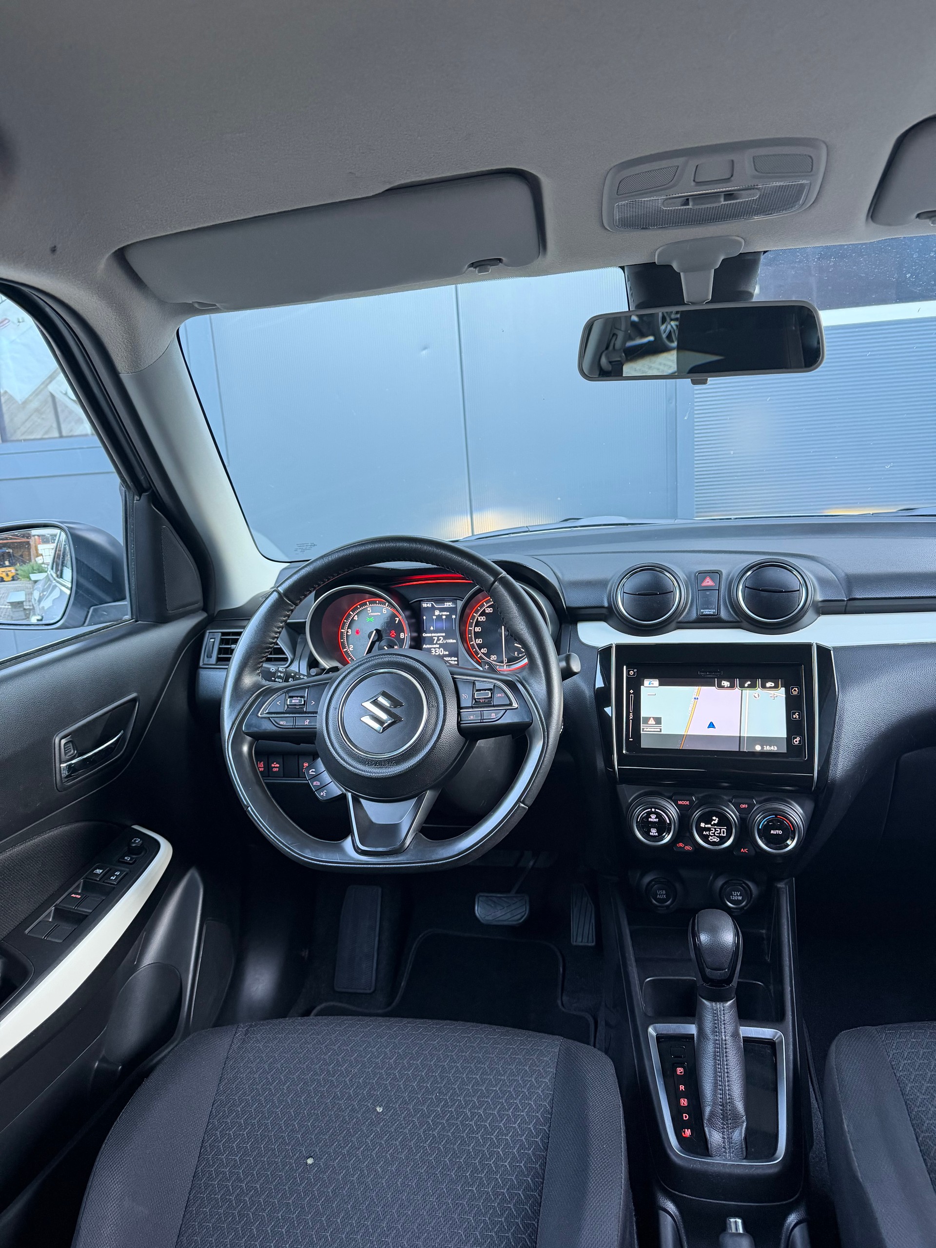 SUZUKI Swift 1.0 12V Compact Top Automatic-image-9