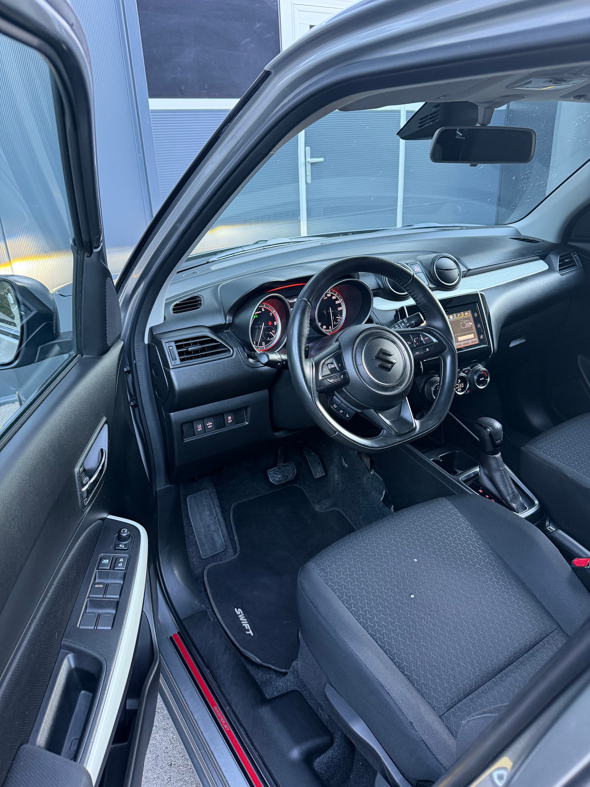 SUZUKI Swift 1.0 12V Compact Top Automatic-image-12
