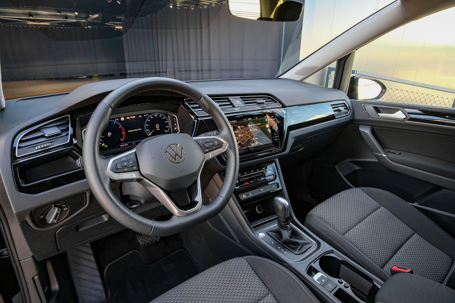 VW Touran 1.5 TSI BMT DSG-image-12