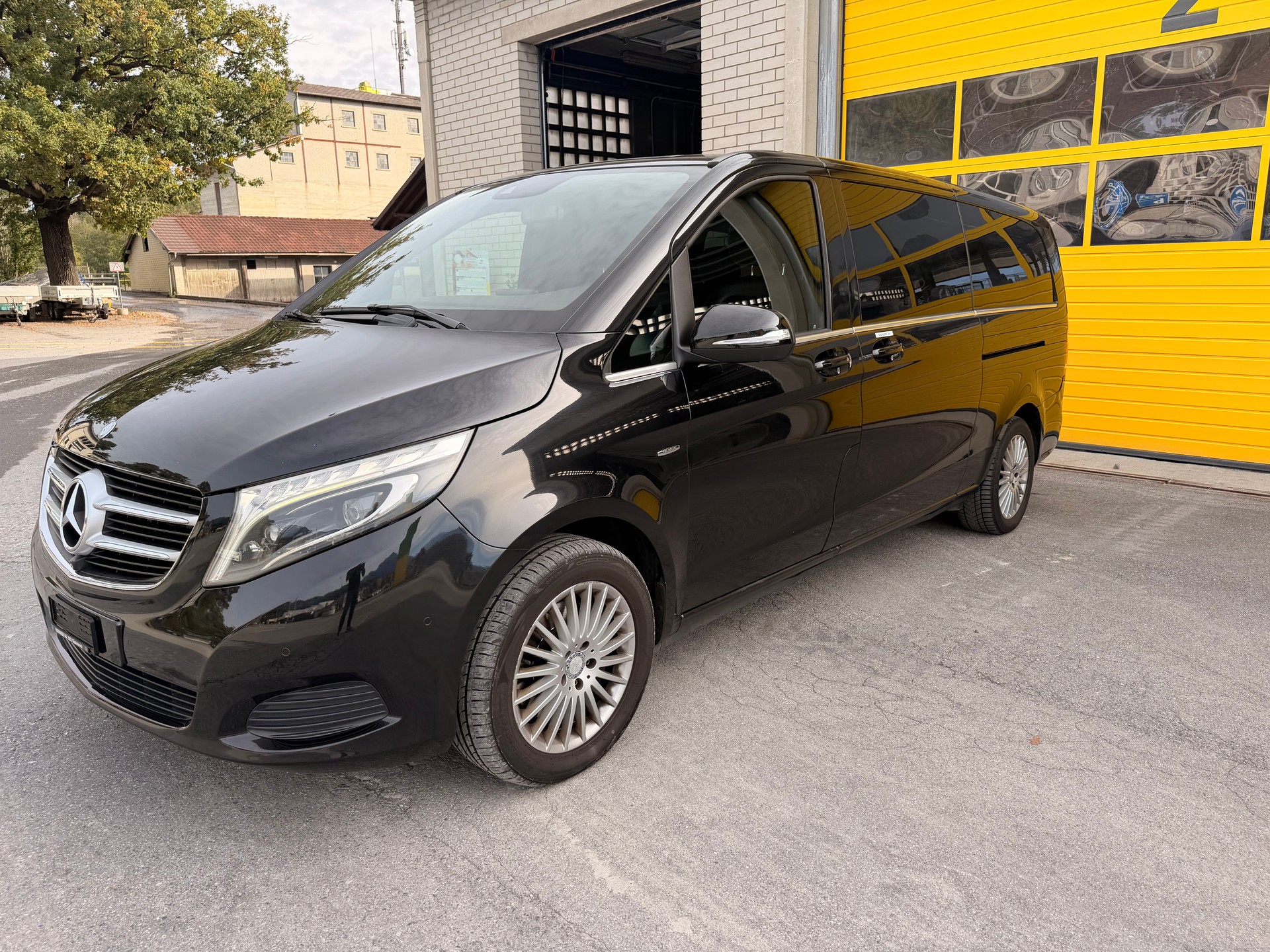MERCEDES-BENZ V 250 d Swiss Edition extralang 7G-Tronic-image-1