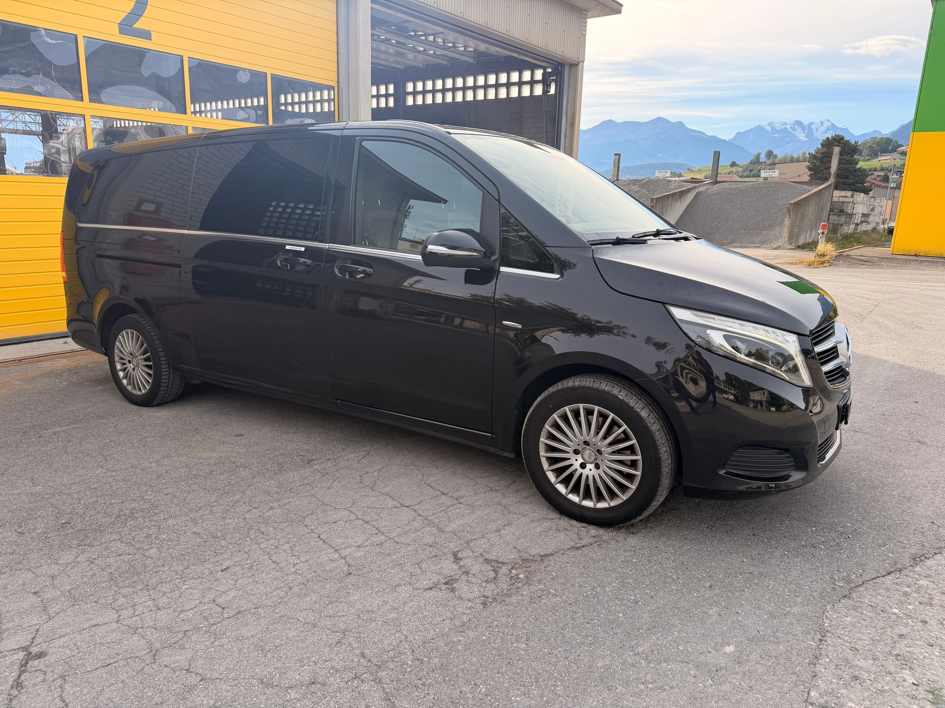 MERCEDES-BENZ V 250 d Swiss Edition extralang 7G-Tronic-image-4