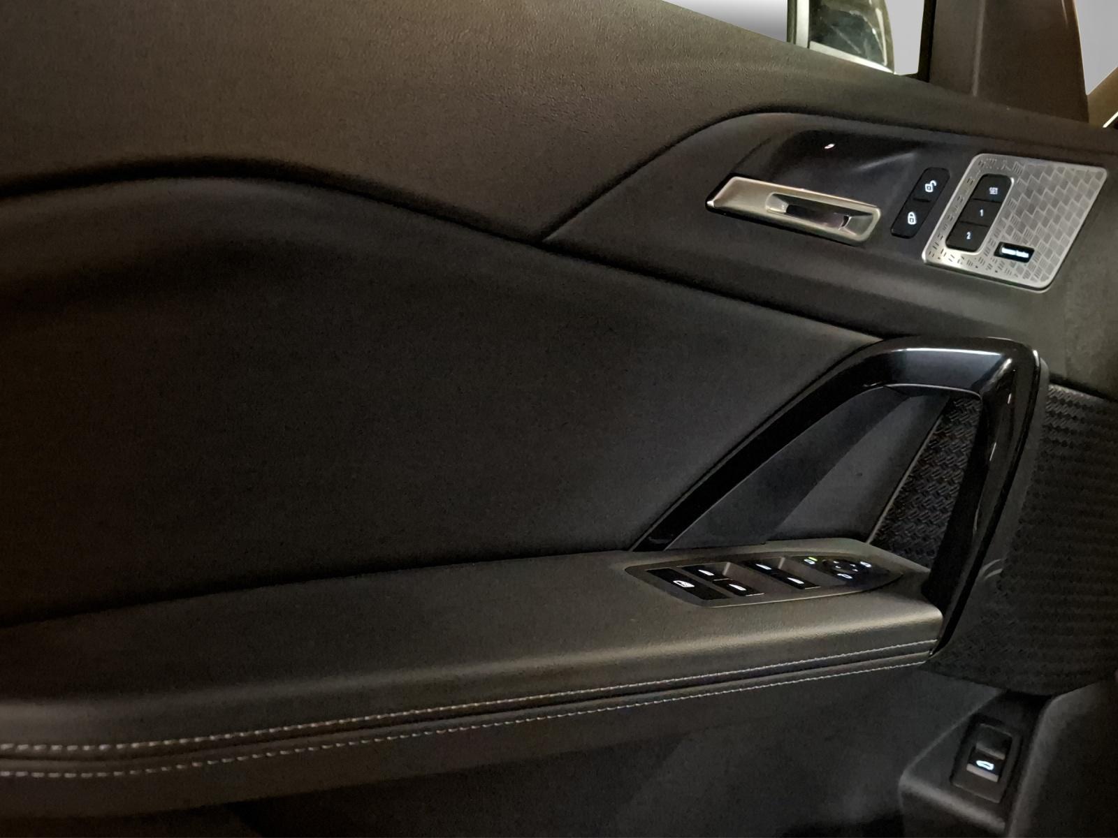 BMW iX1 U11 30 xDrive-image-8