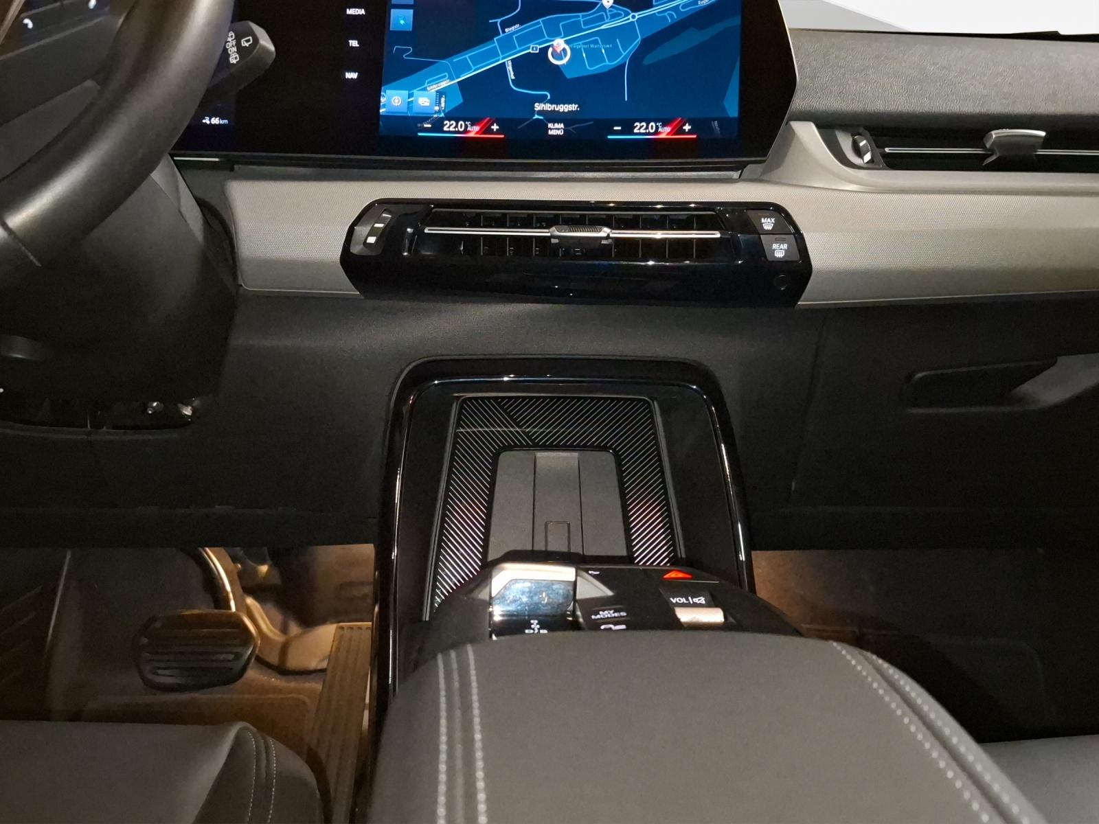 BMW iX1 U11 30 xDrive-image-12