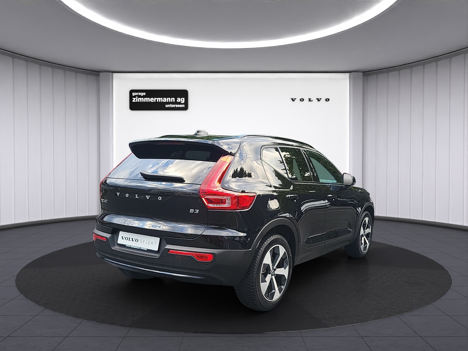 VOLVO XC40 2.0 B3 MH Plus Dark-image-6