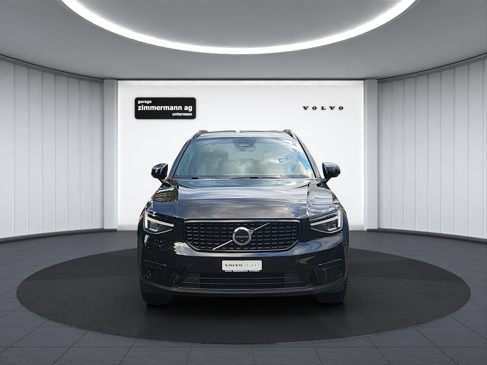 VOLVO XC40 2.0 B3 MH Plus Dark-image-1
