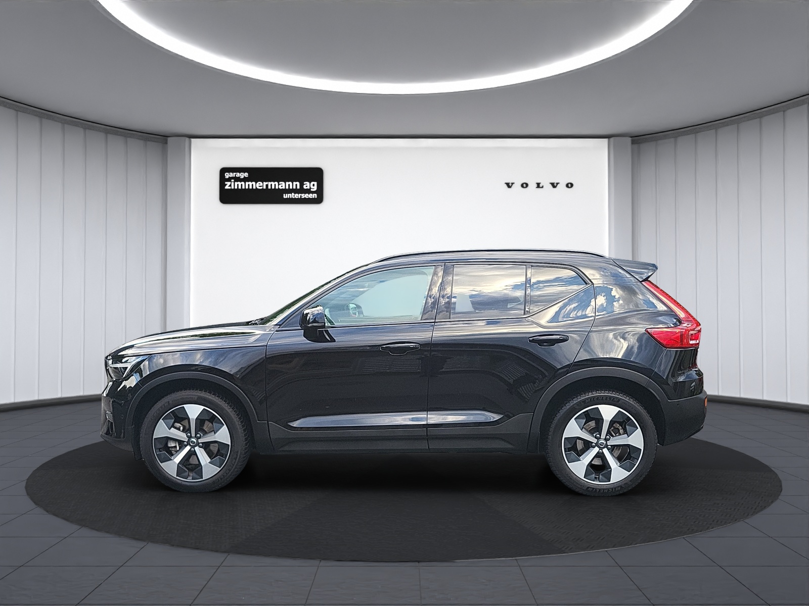 VOLVO XC40 2.0 B3 MH Plus Dark-image-10