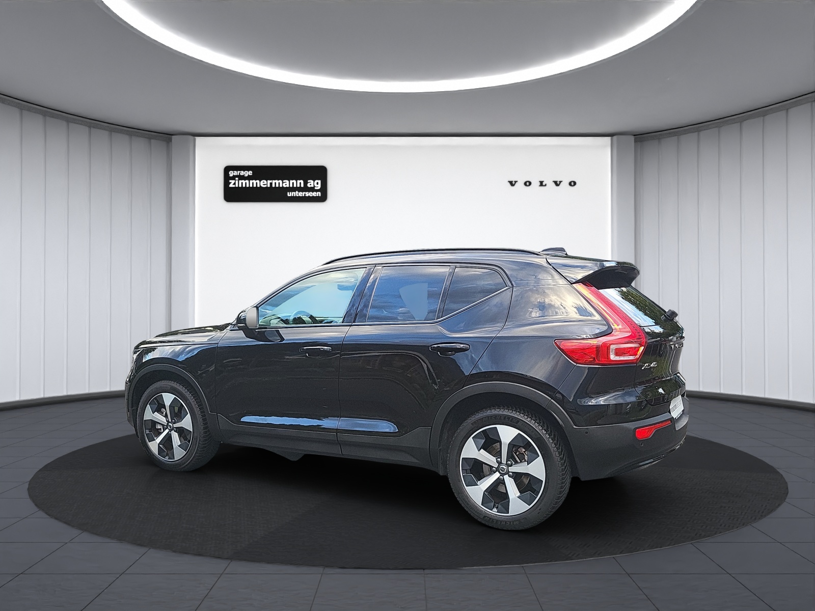 VOLVO XC40 2.0 B3 MH Plus Dark-image-9