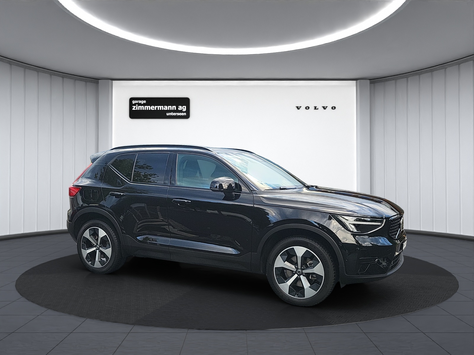VOLVO XC40 2.0 B3 MH Plus Dark-image-3