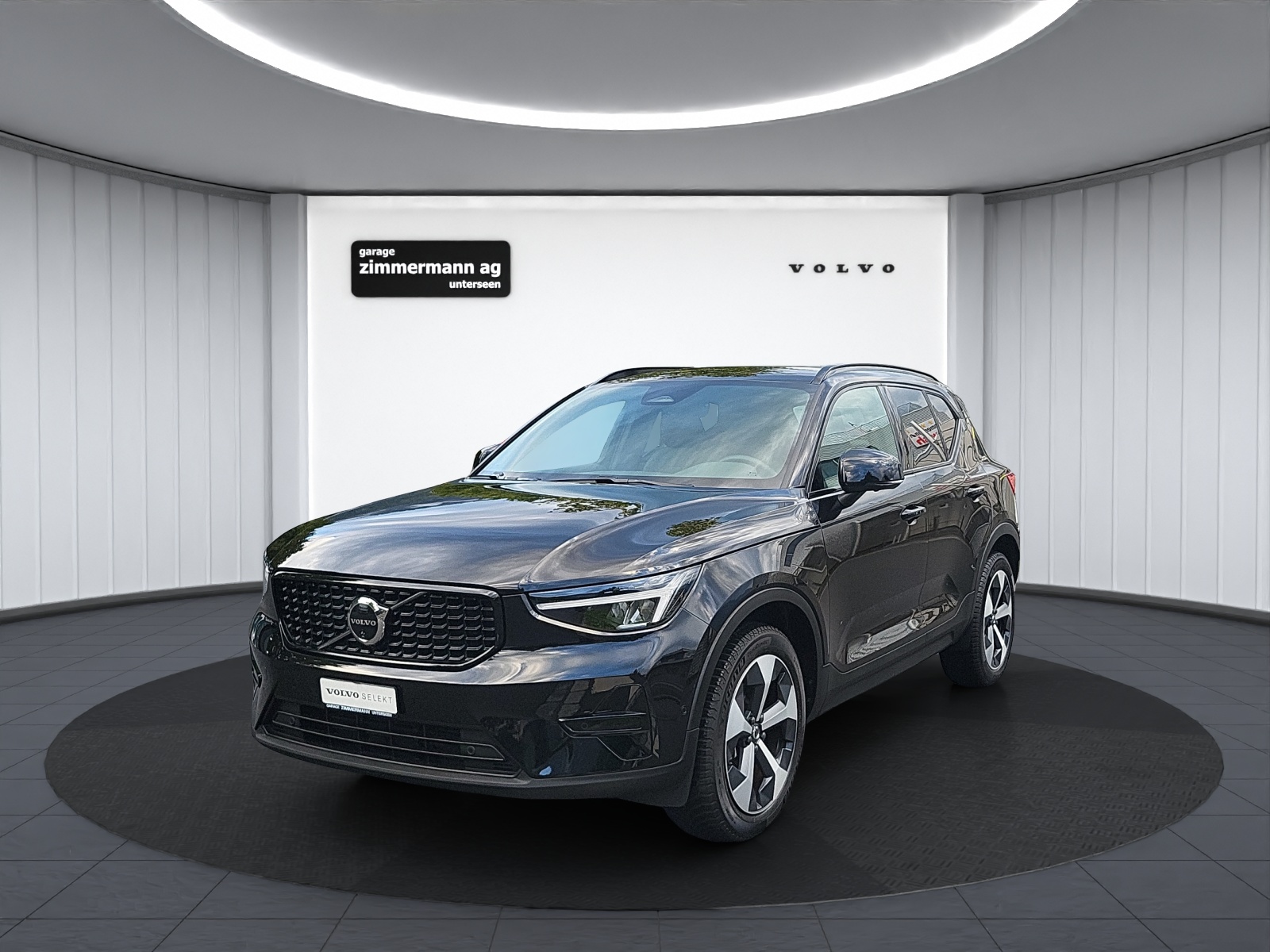 VOLVO XC40 2.0 B3 MH Plus Dark-image-0