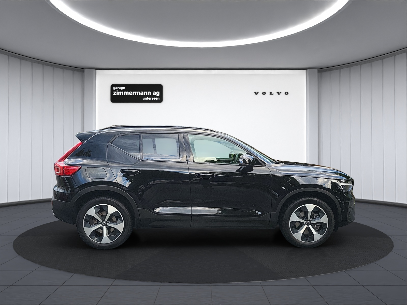 VOLVO XC40 2.0 B3 MH Plus Dark-image-4