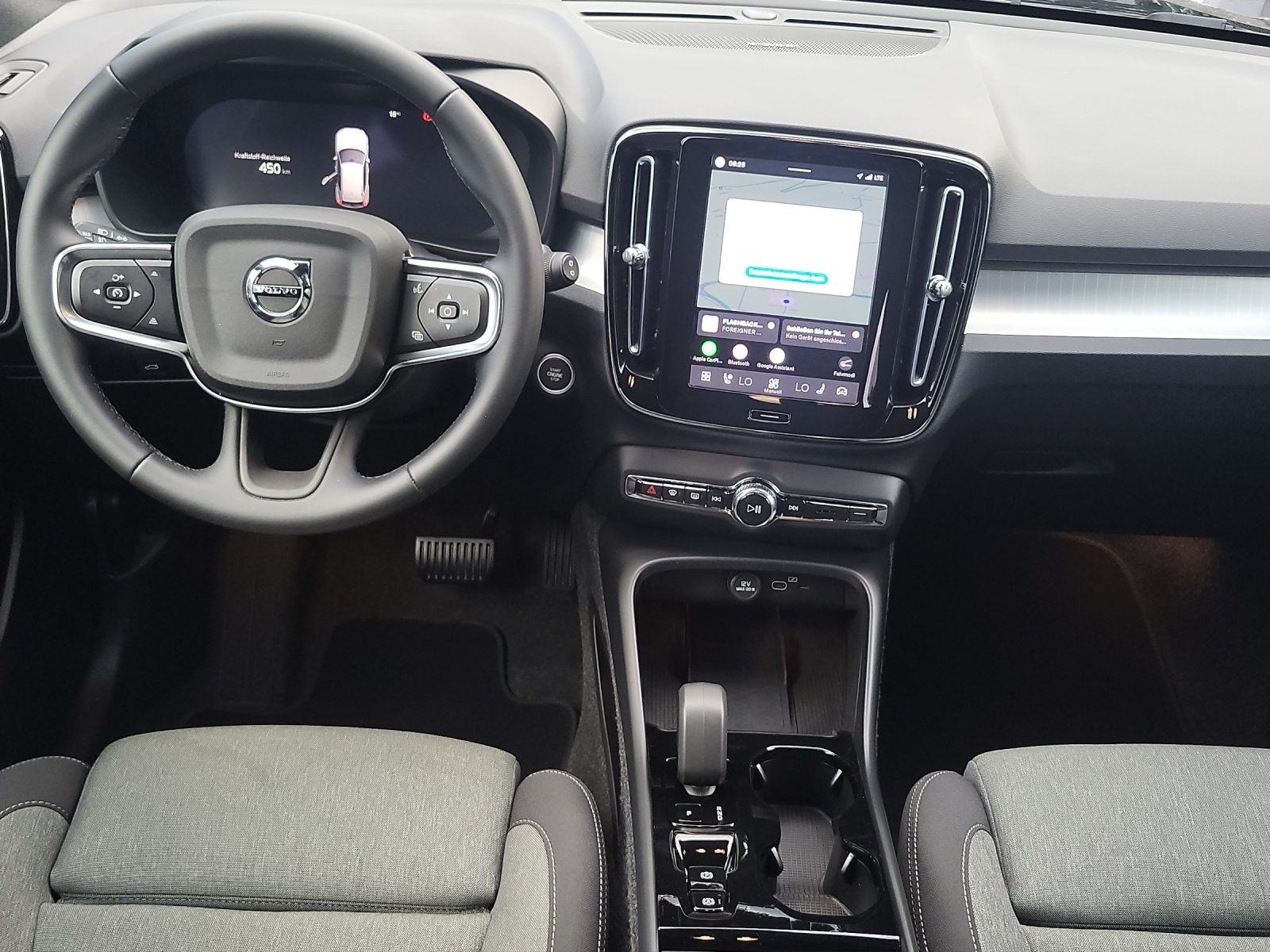 VOLVO XC40 2.0 B3 MH Plus Dark-image-13