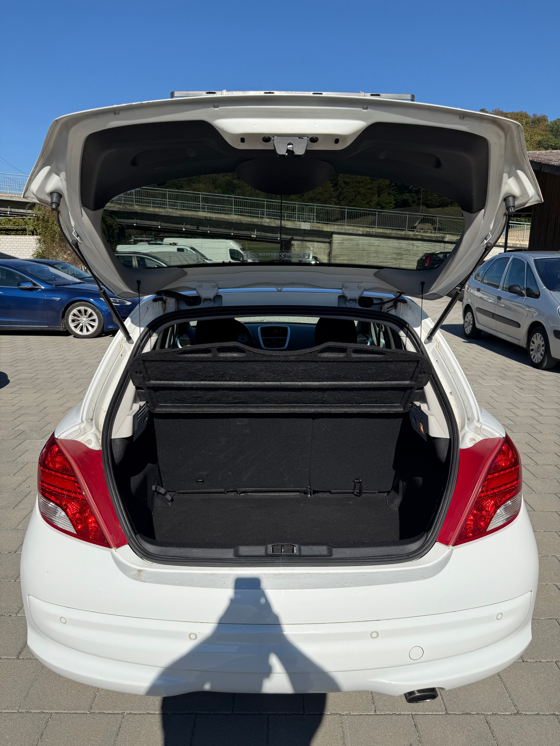 PEUGEOT 207 1.4 16V Swiss Edition-image-7