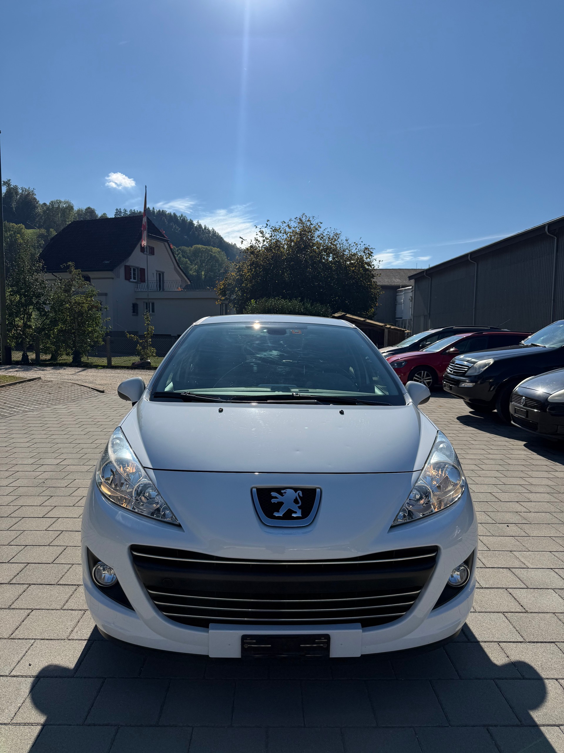 PEUGEOT 207 1.4 16V Swiss Edition-image-1