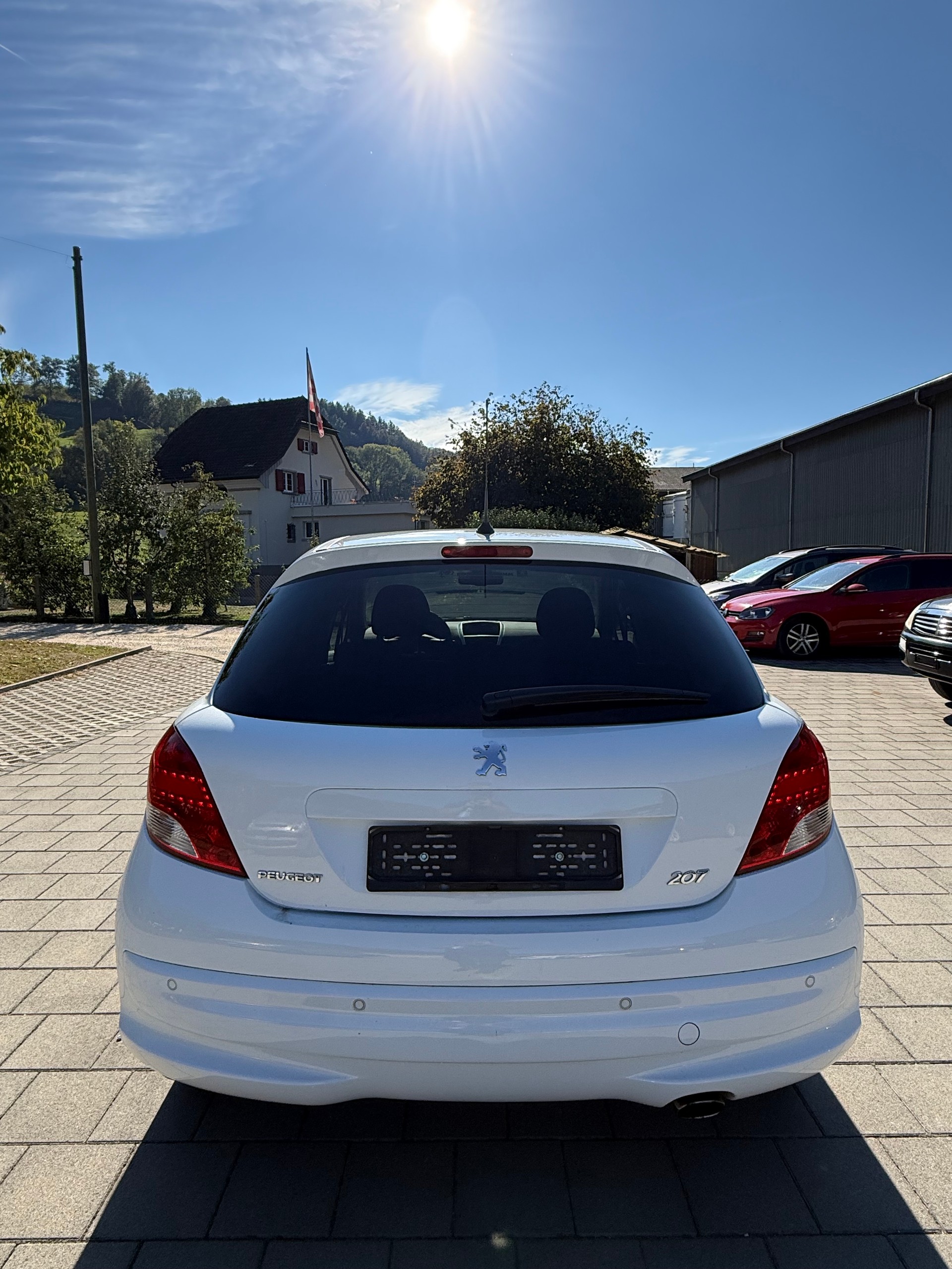 PEUGEOT 207 1.4 16V Swiss Edition-image-5