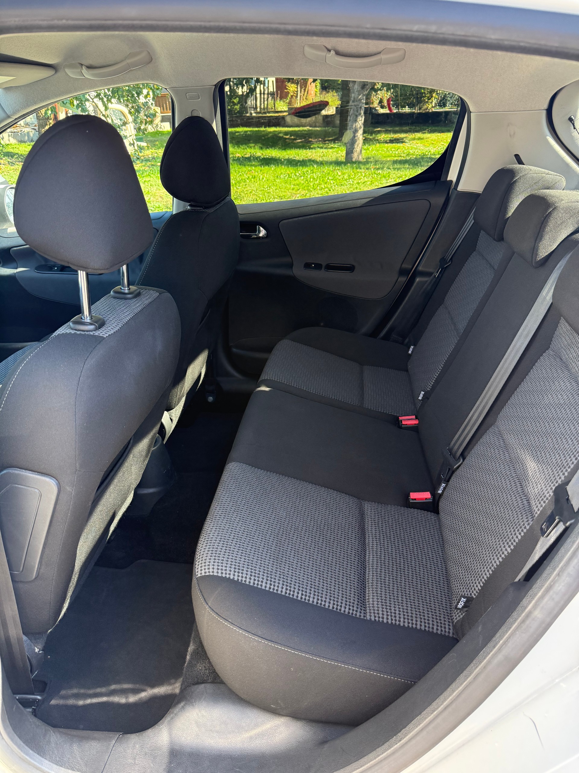 PEUGEOT 207 1.4 16V Swiss Edition-image-8