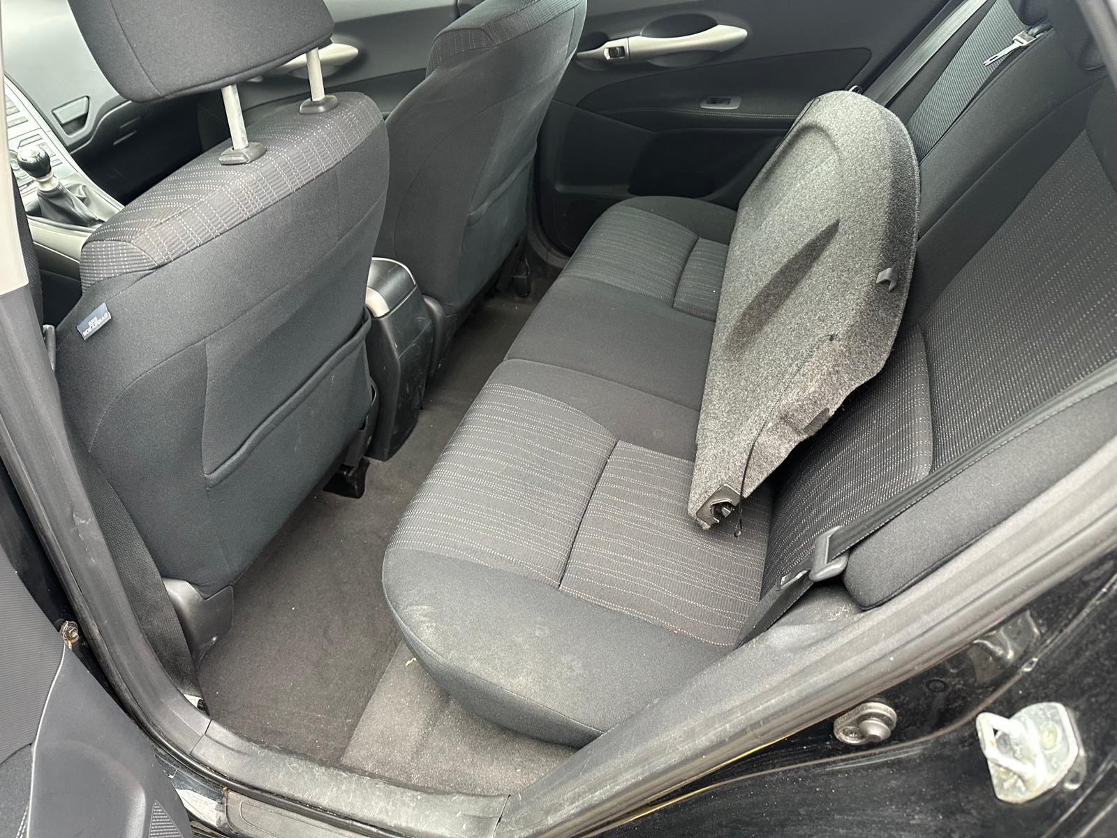 TOYOTA Auris 1.4 D-4D Linea Luna-image-6