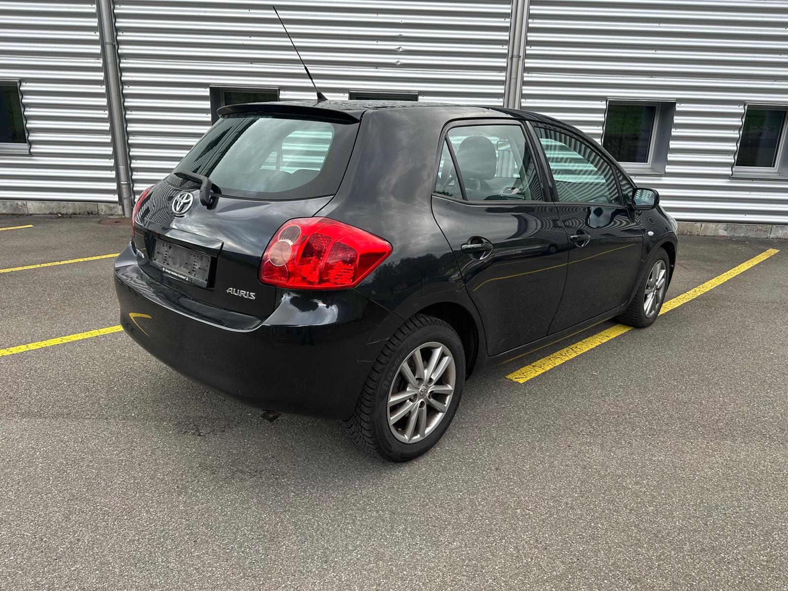 TOYOTA Auris 1.4 D-4D Linea Luna-image-3