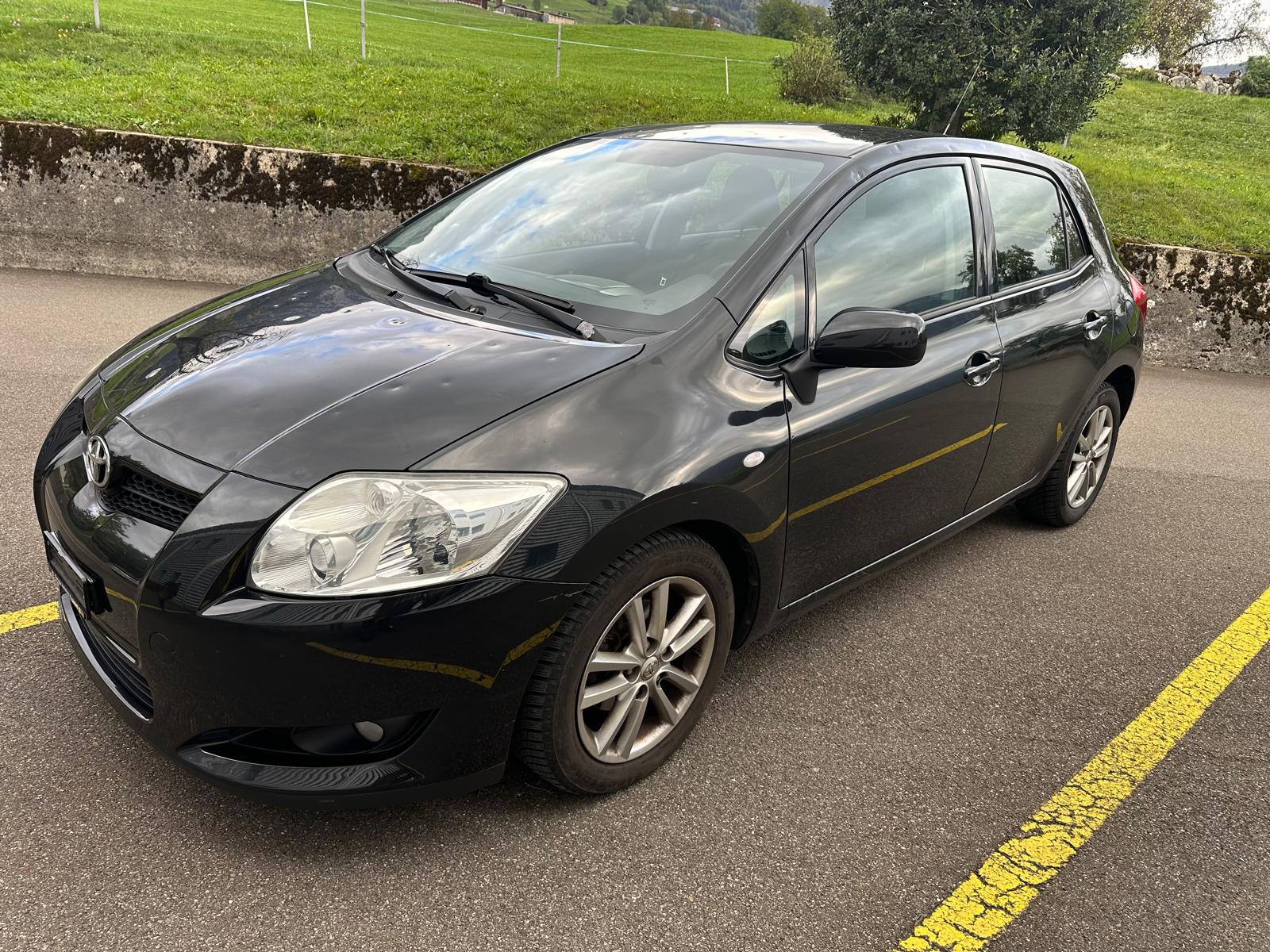 TOYOTA Auris 1.4 D-4D Linea Luna-image-2