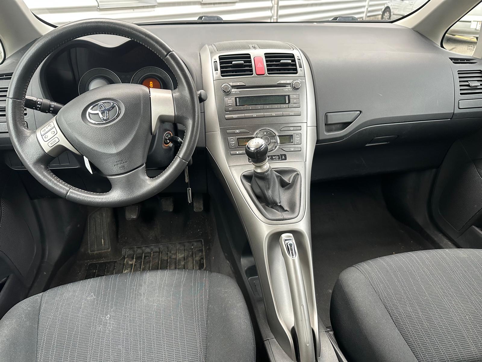 TOYOTA Auris 1.4 D-4D Linea Luna-image-5