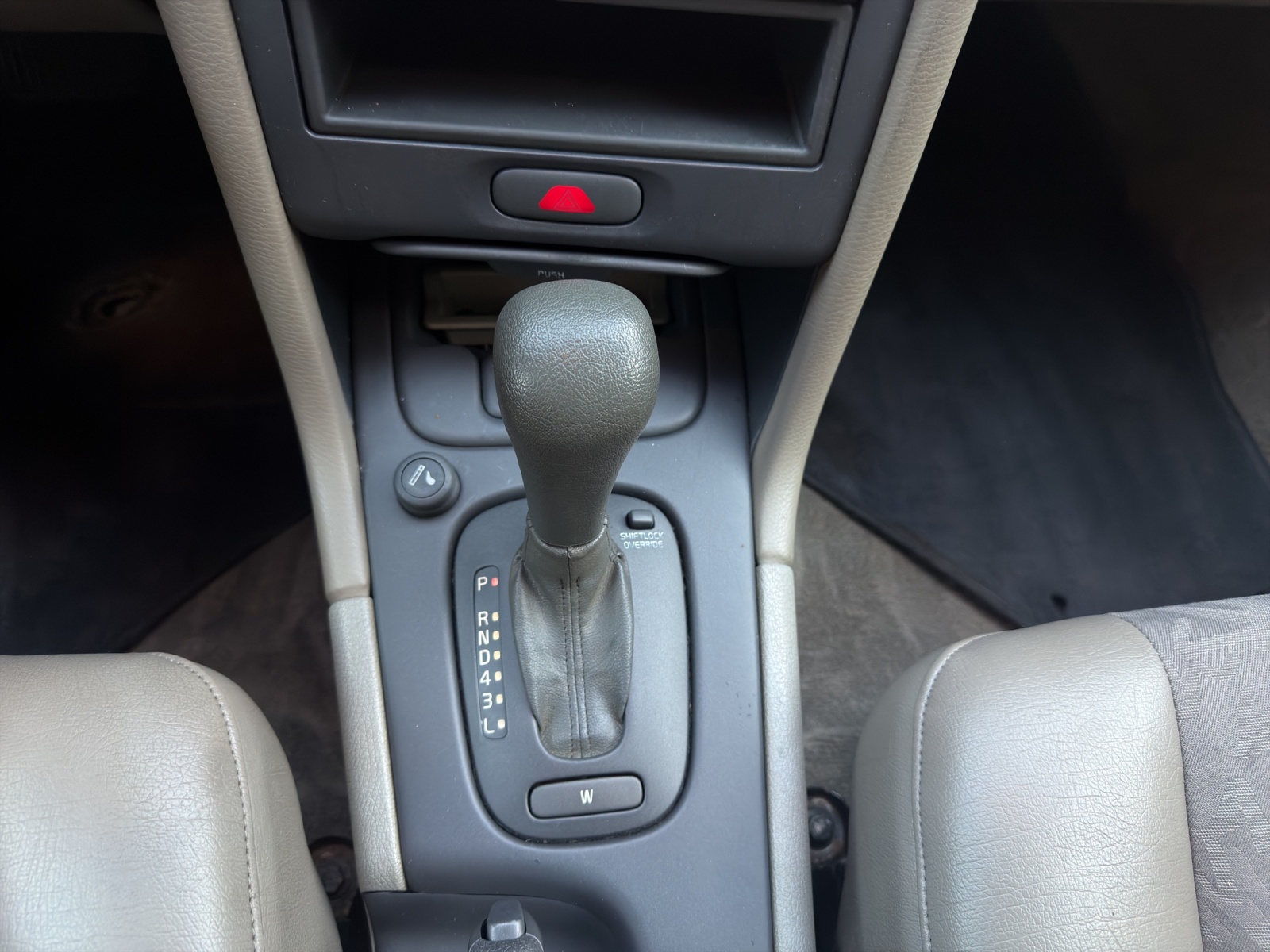VOLVO V70 2.5 Bi-Fuel A-image-13
