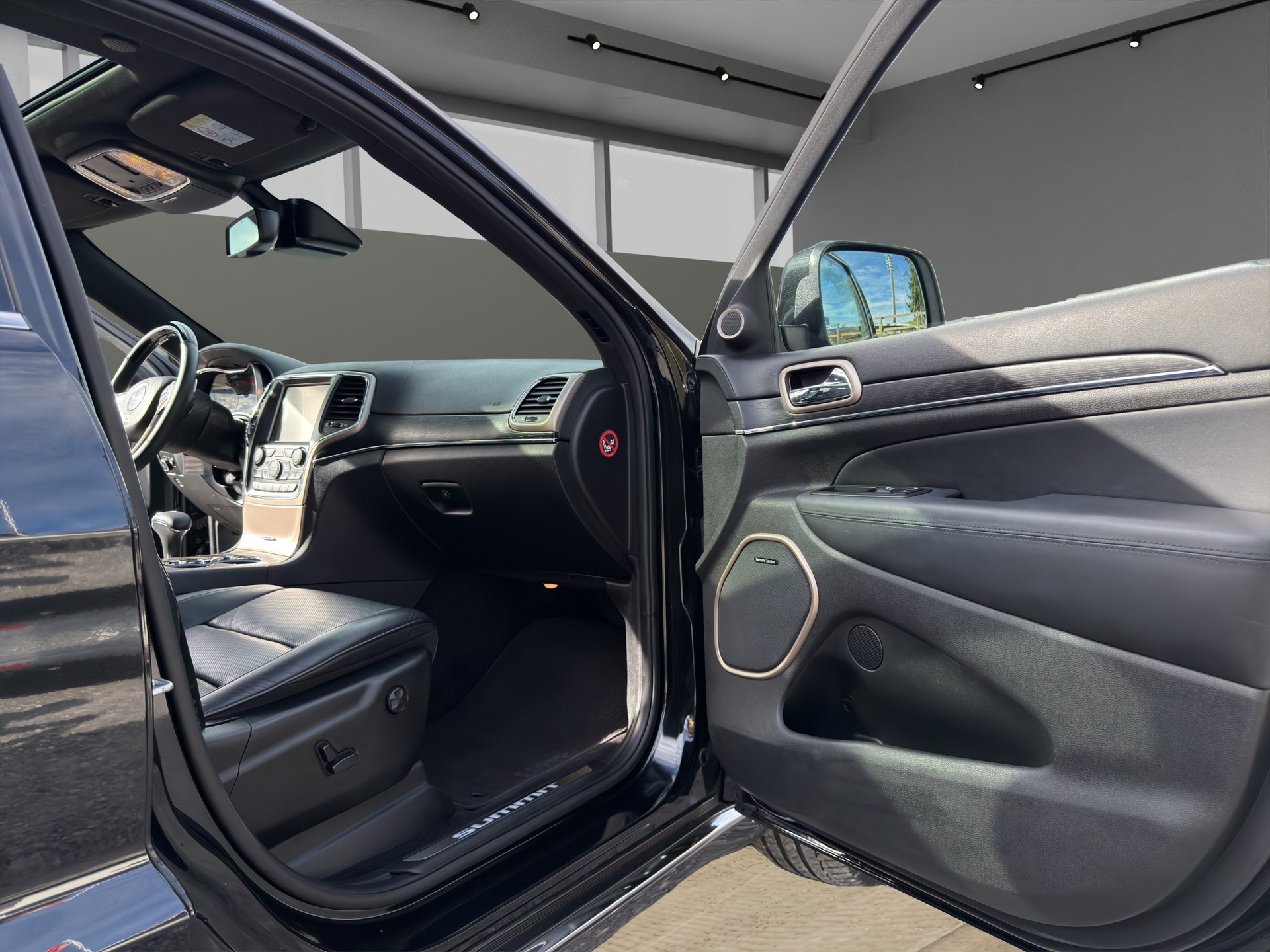 JEEP Grand Cherokee-image-11