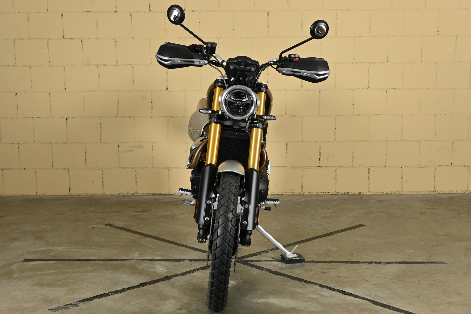 TRIUMPH Scrambler 1200 XE-showroom-element-2