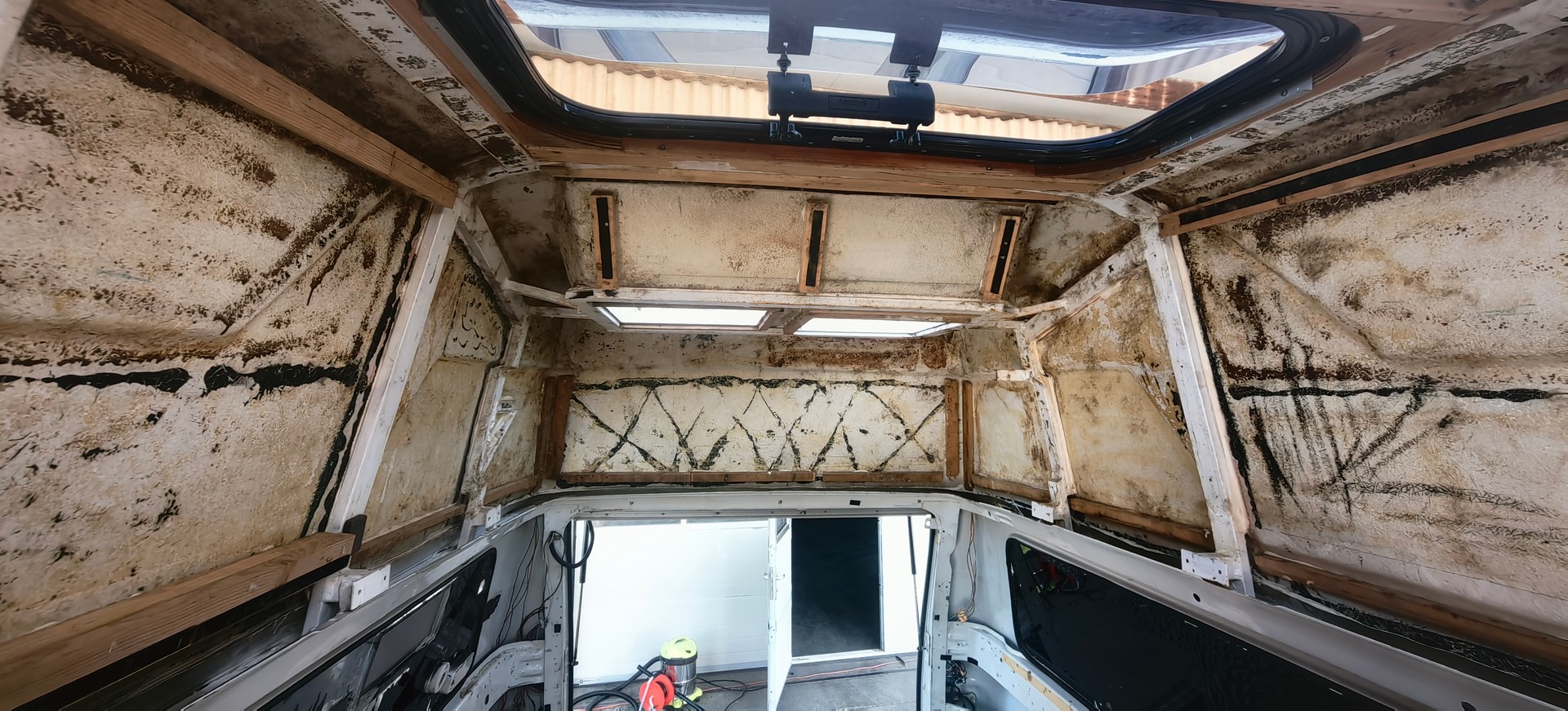CHEVROLET G30 Pathfinder 4x4-image-4