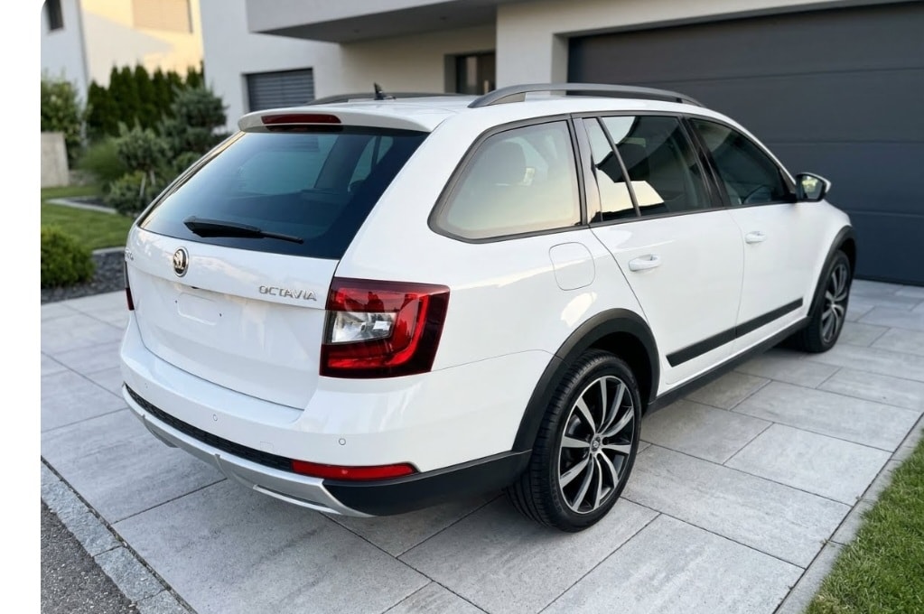 SKODA Octavia Combi 2.0 TDI Scout 4x4 DSG-image-1