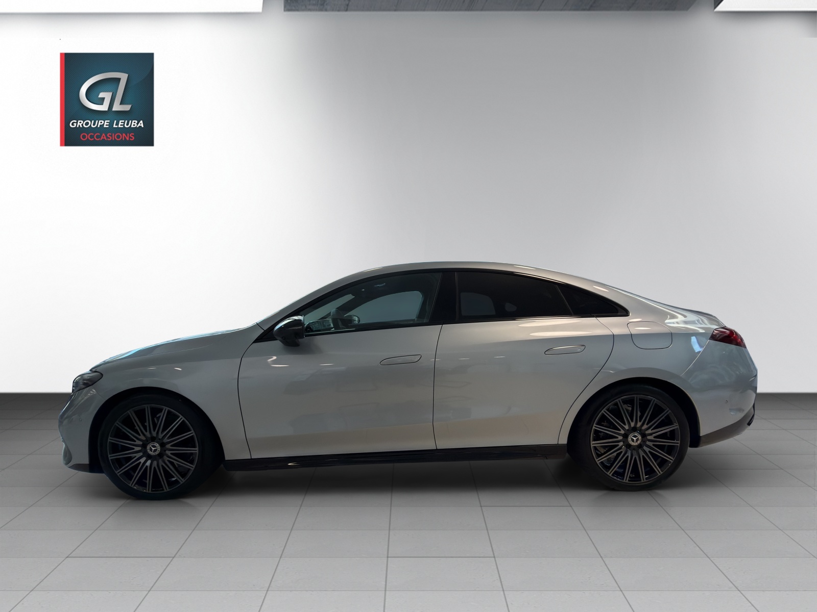 MERCEDES-BENZ CLA 220 8G-DCT 4Matic-image-2