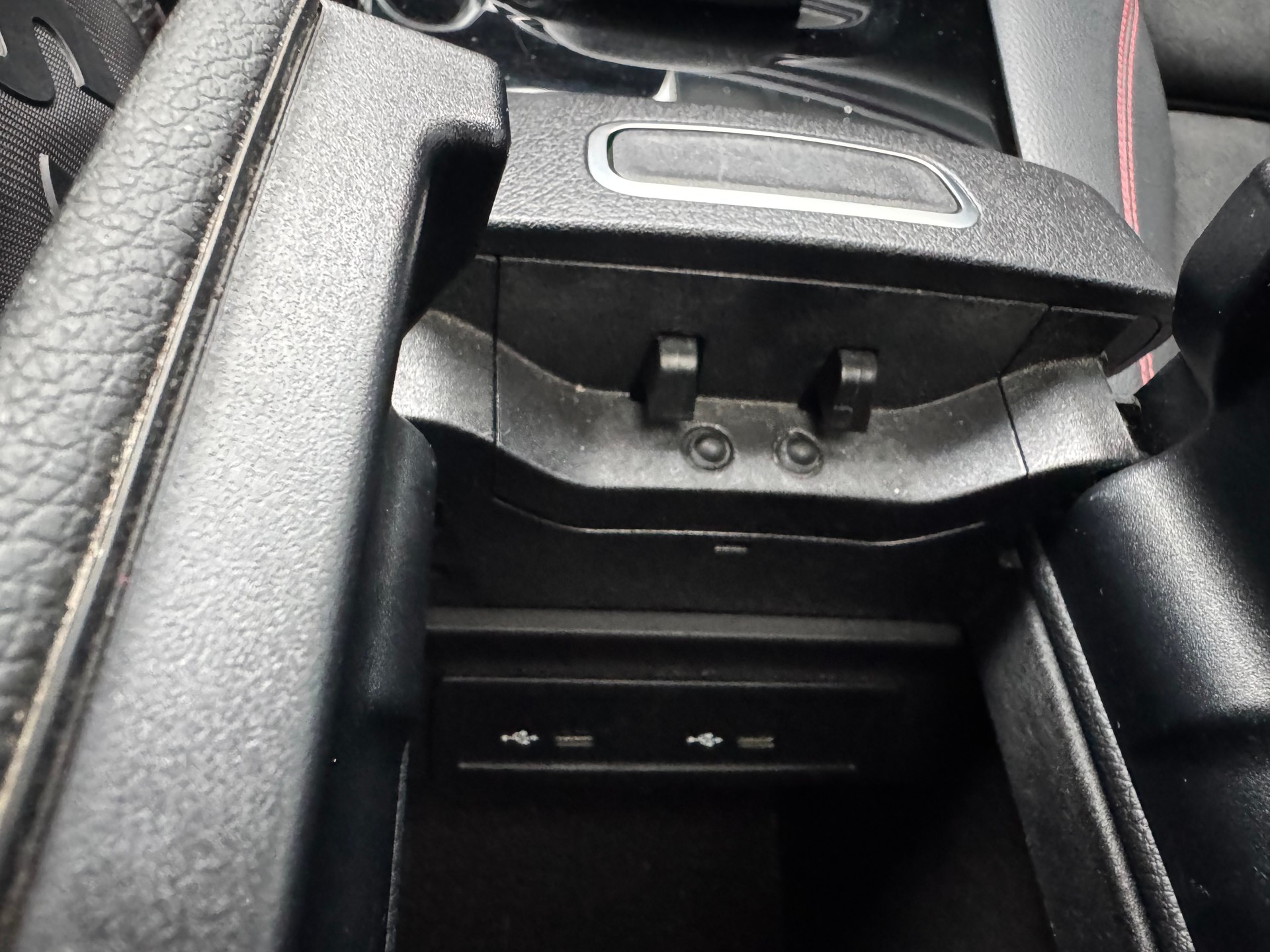 MERCEDES-BENZ CLA 250 4Matic AMG Line 7G-DCT-image-29